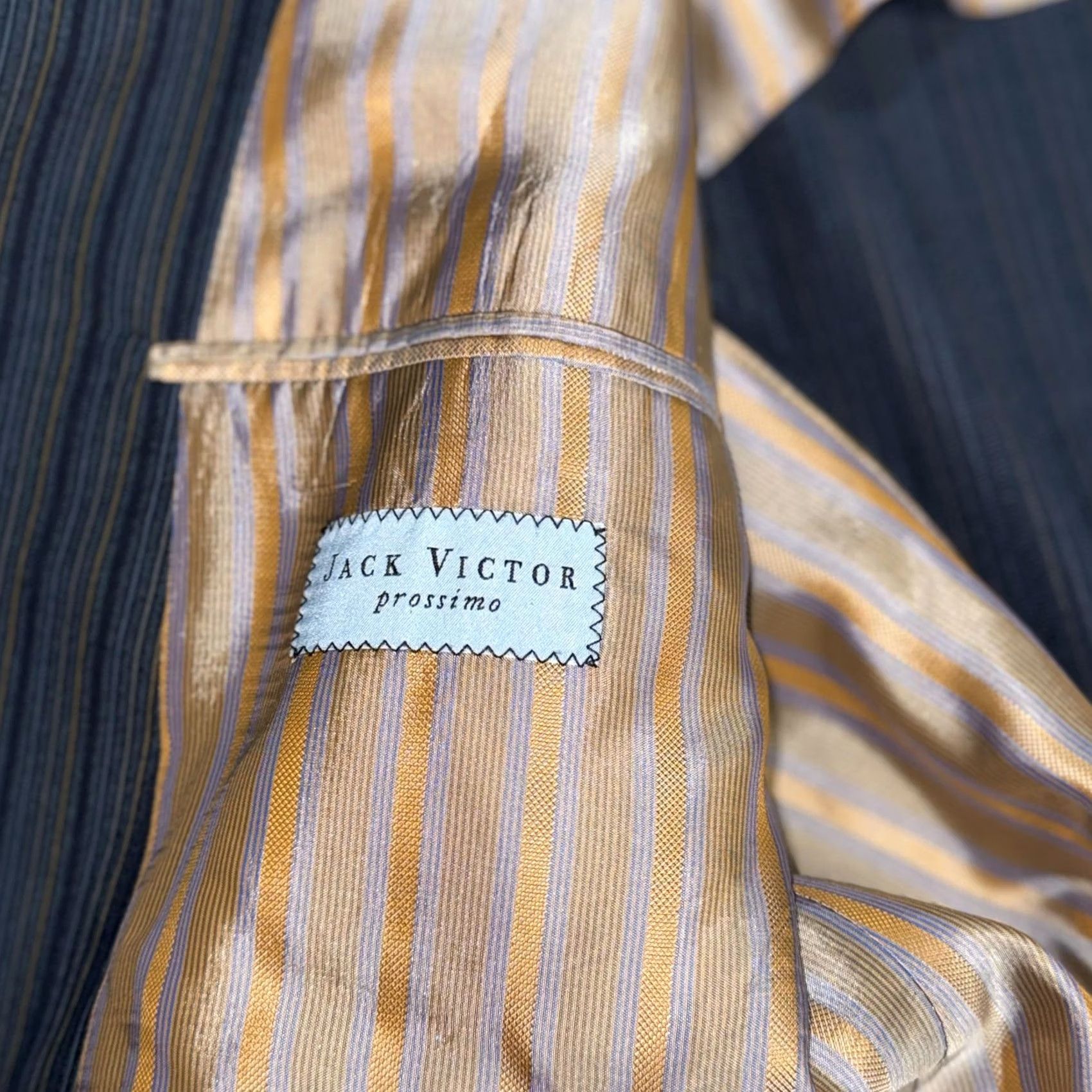 Jack Victor VINTAGE Jack Victor Prossimo Blazer Mens 46R Blue Pinstripe Sport Coat Gold Buttons Jacket/Coat Advanced Two-Button Notch Lapel 46 Regular Mens Size 46R - 6 Thumbnail