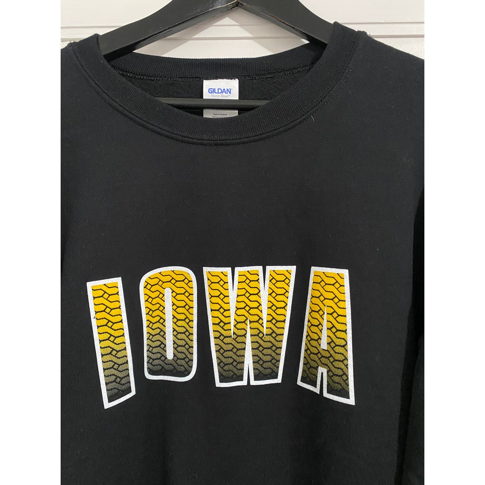 Gildan University of Iowa Hawkeyes Crewneck Sweatshirt Size XL Size US XL / EU 56 / 4 - 2 Thumbnail