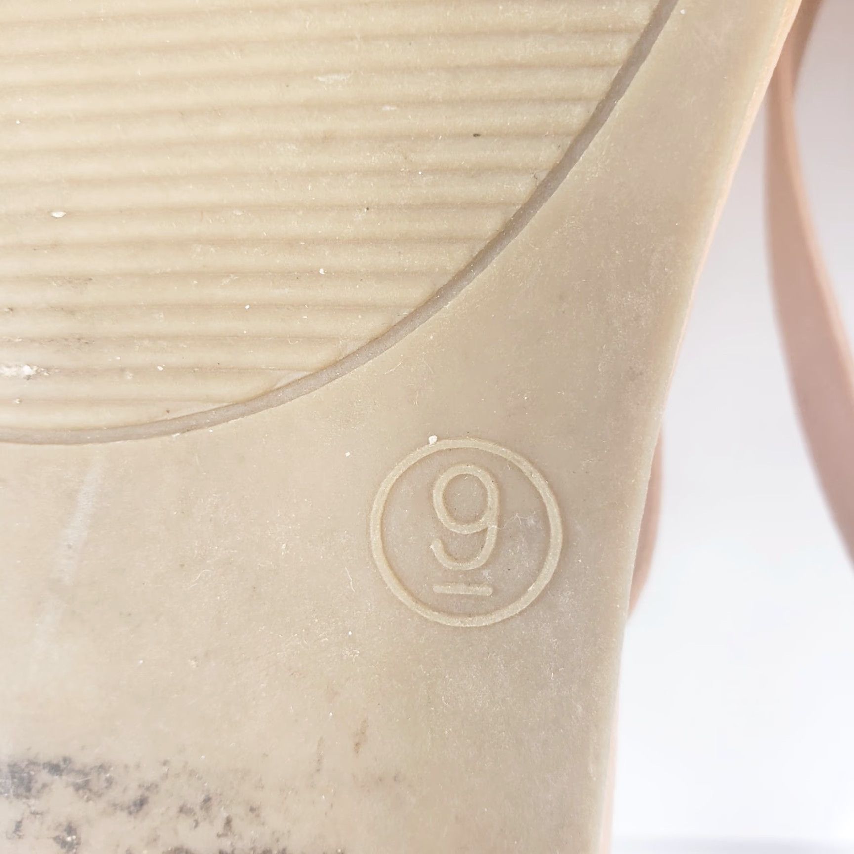 Cynthia Rowley Cynthia Rowley Tan Flat Sandal Women Size 9 Thong Strap Slip On Minimal Design Casual Summer Size US 9 / IT 39 - 7 Thumbnail
