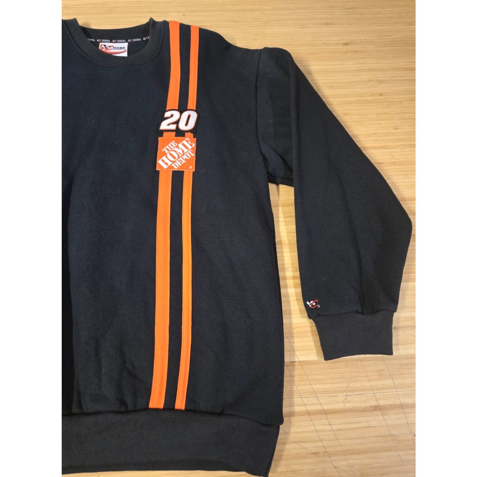 Chase Authentics VINTAGE Chase Authentics Tony Stewart Home Depot NASCAR Sweatshirt Mens Medium Black Graphic Print Pullover Crewneck Size US M / EU 48-50 / 2 - 2 Thumbnail