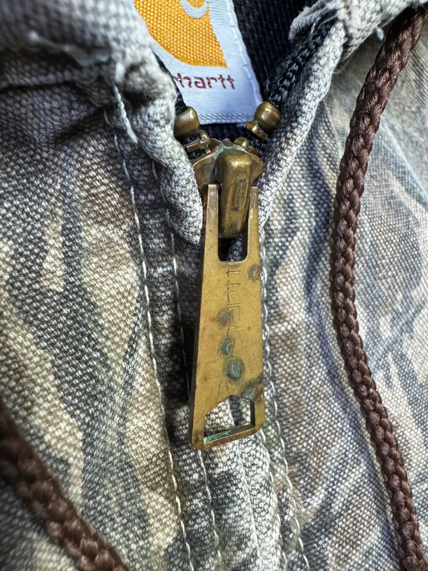 Carhartt Vintage Carhartt JR345 Camo Hooded Work Jacket L Size US L / EU 52-54 / 3 - 8 Thumbnail