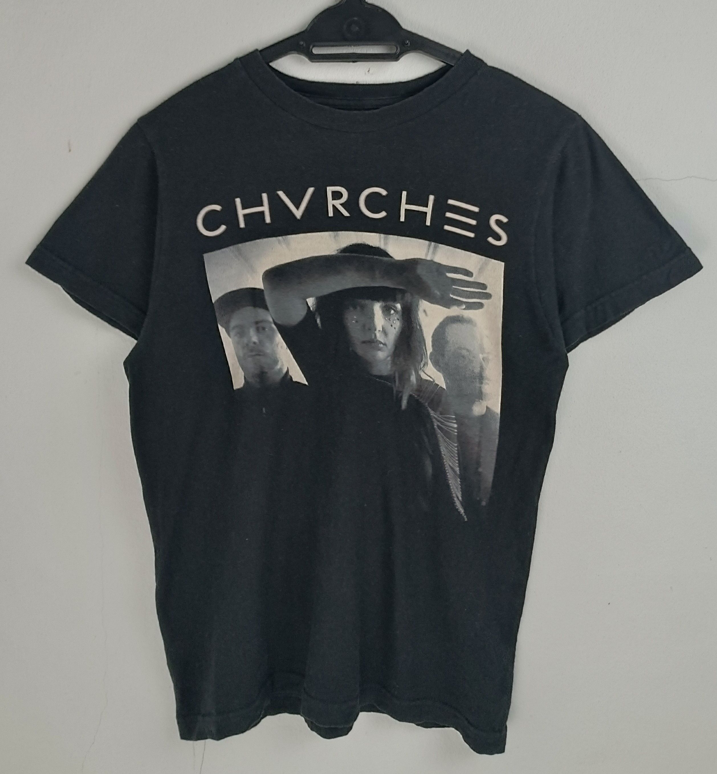 Band Tees VINTAGE CHVRCHES SYNTH POP alvvays pvris 1975 Size US S / EU 44-46 / 1 - 3 Thumbnail