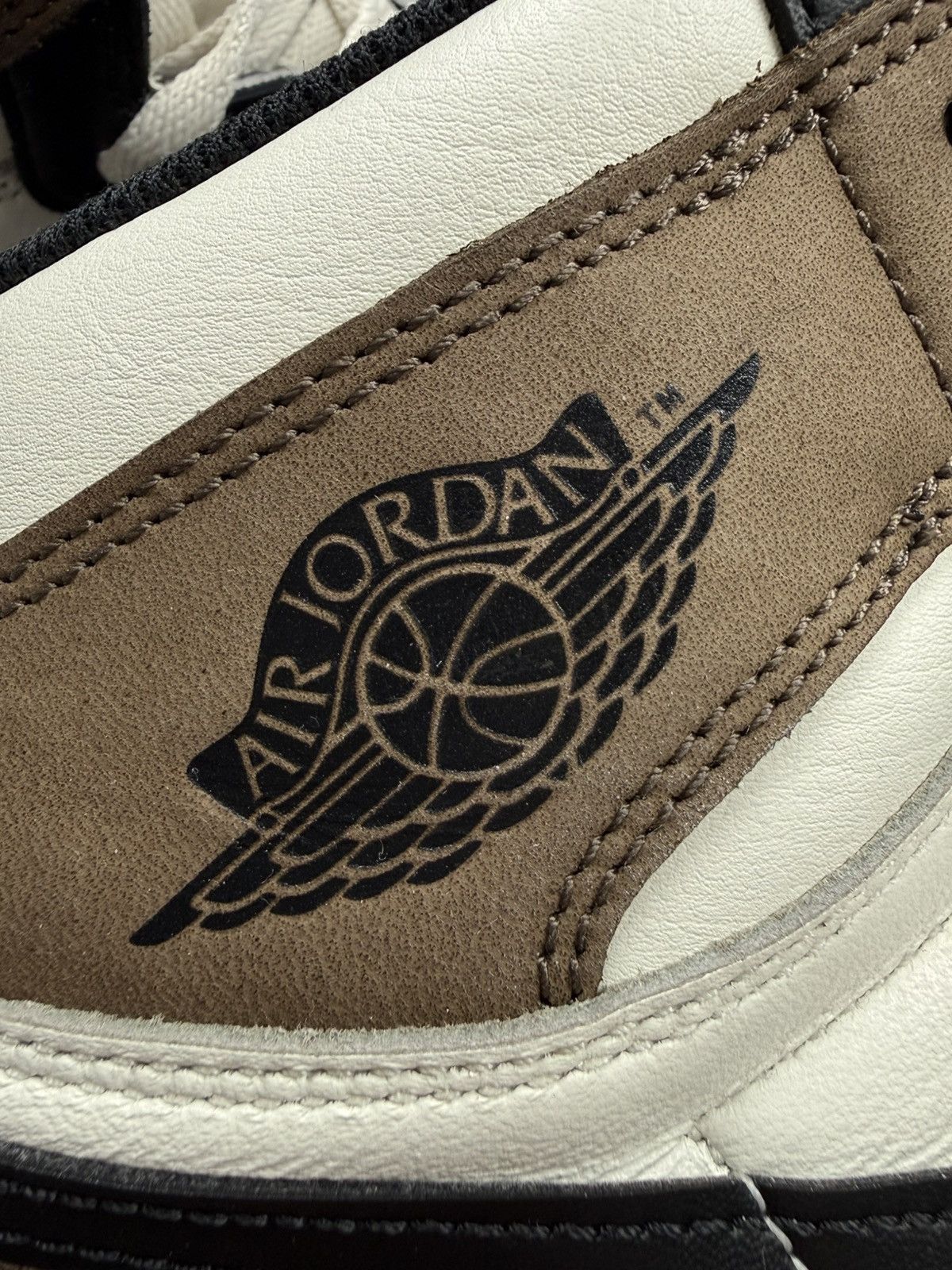 Jordan Brand Air Jordan 1 Retro High OG Dark Mocha Black White 2020 Men’s Size US 9.5 / EU 42-43 - 10 Thumbnail