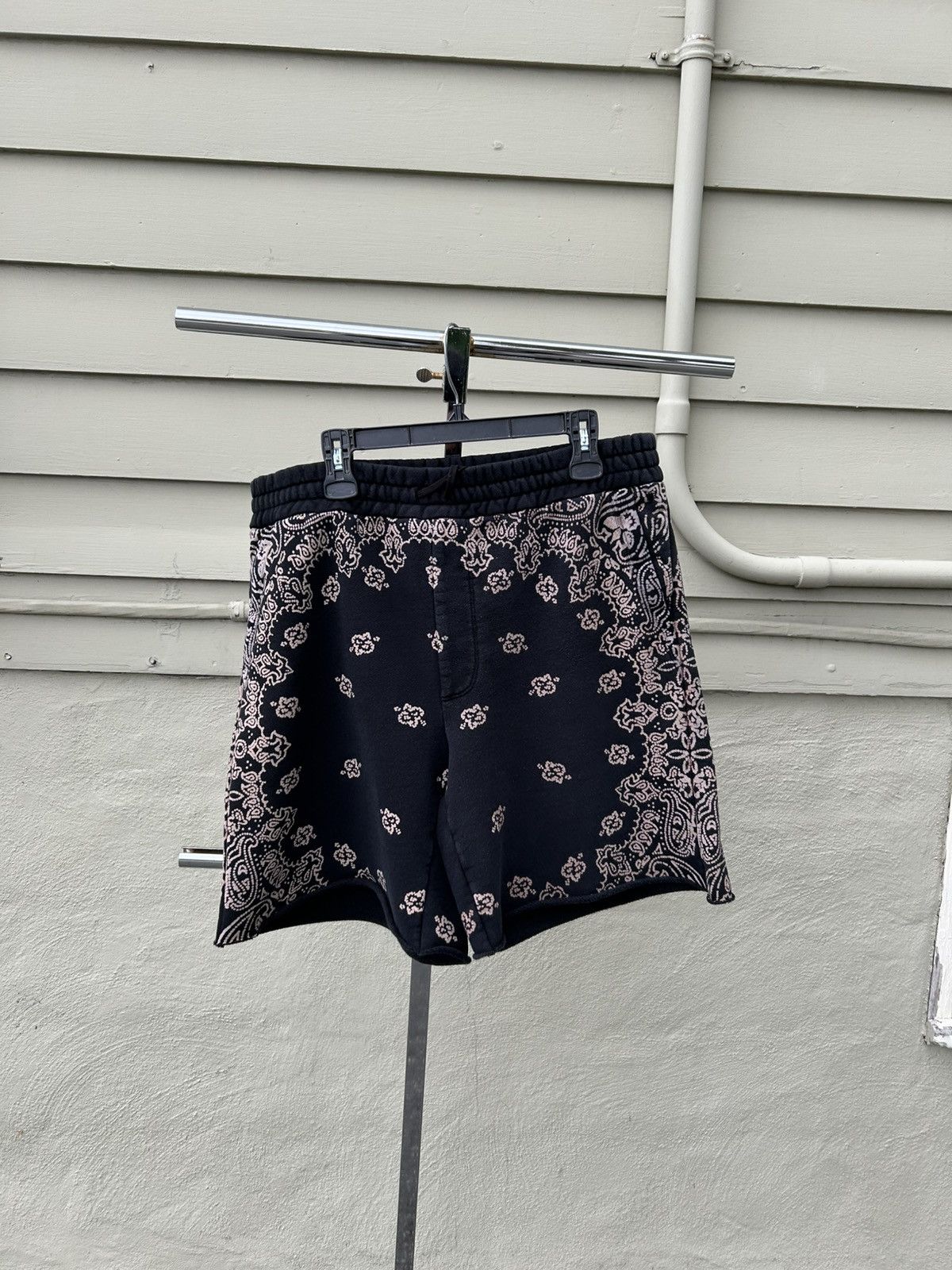 Amiri Amiri bandana logo sweatshorts Size US 40 / EU 56 - 1 Thumbnail