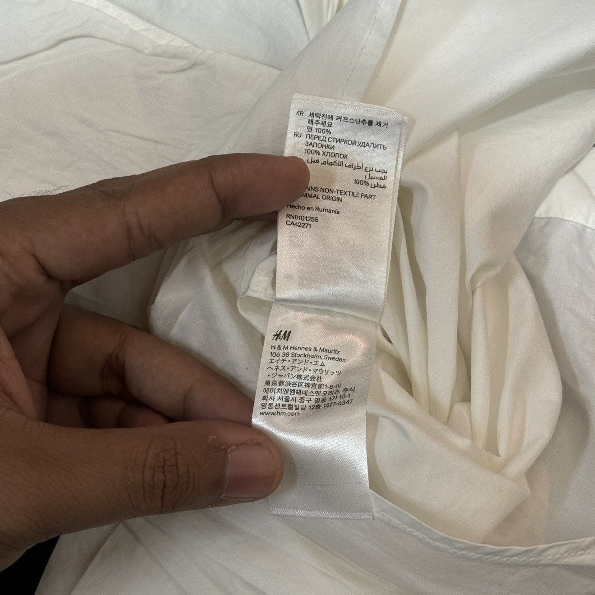 H&M × Maison Margiela Maison Margiela x H&M Bowtie Shirt Size US S / EU 44-46 / 1 - 12 Thumbnail