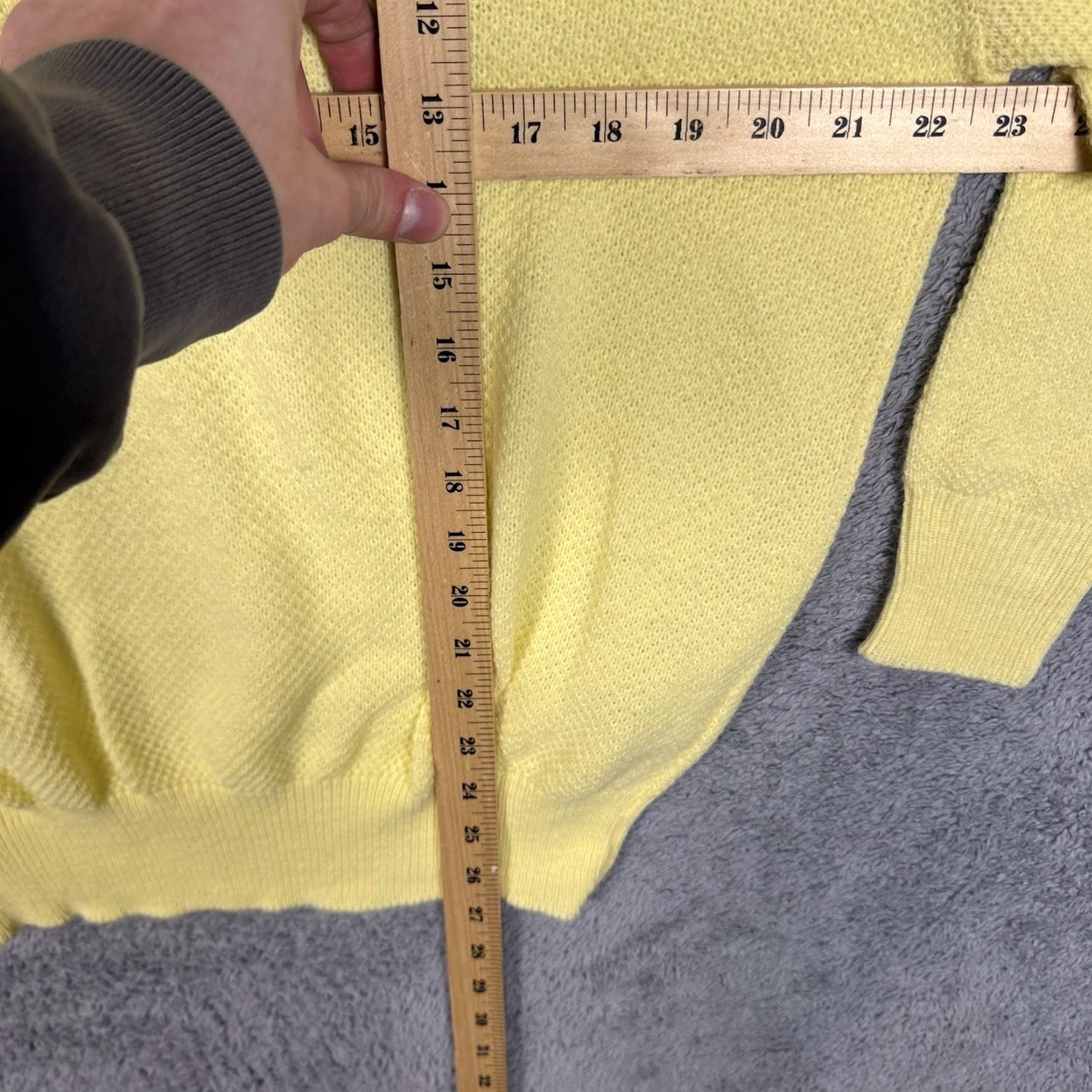Izod VINTAGE Izod Lacoste Sweater Mens L Pullover V Neck Orlon Acrylic USA Made 80s Mens L Yellow Pullover Knit Logo 80s Mens Size US L / EU 52-54 / 3 - 6 Thumbnail