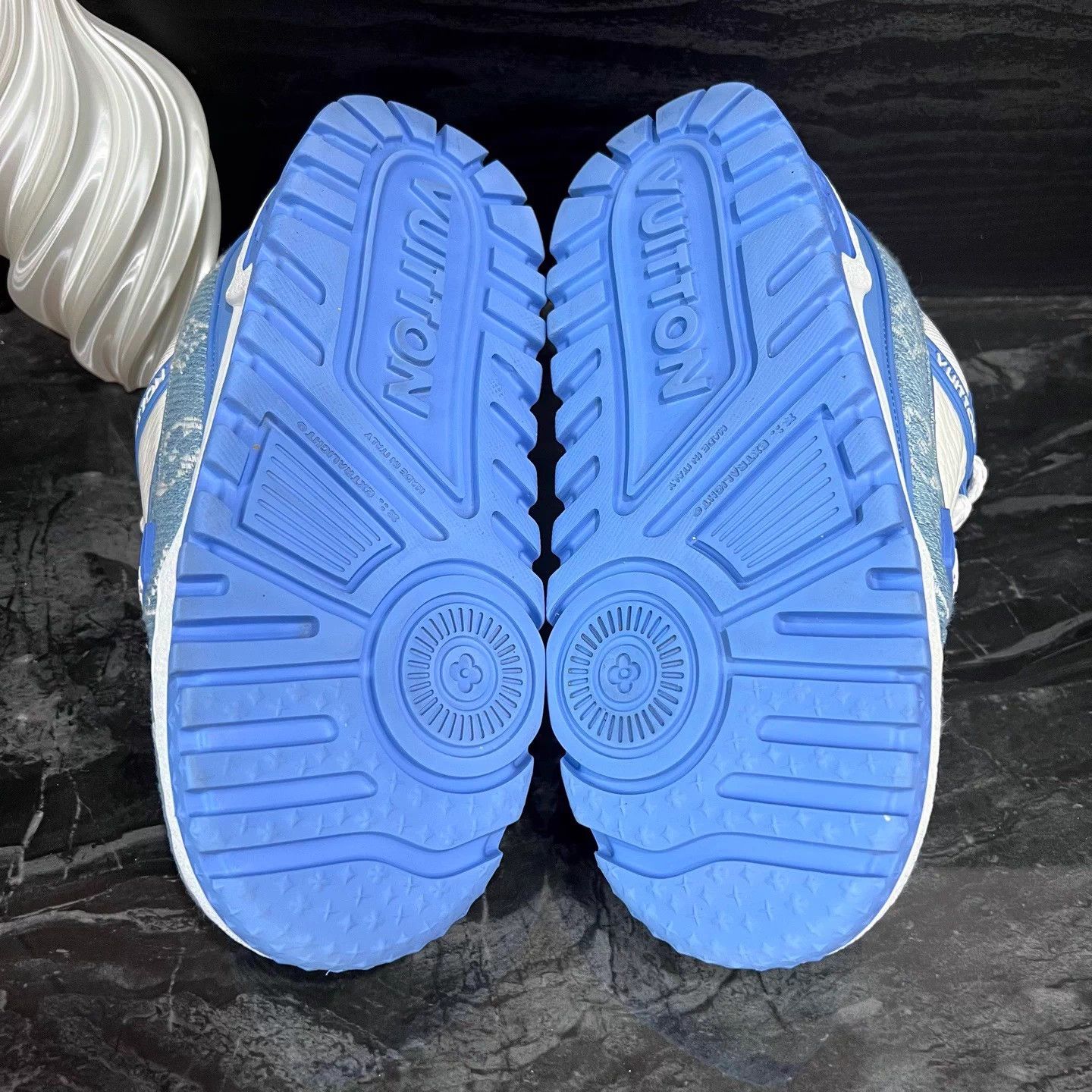 Louis Vuitton TrainerMax white and blue denim trainers size 36 Size US 5 / IT 35 - 5 Thumbnail