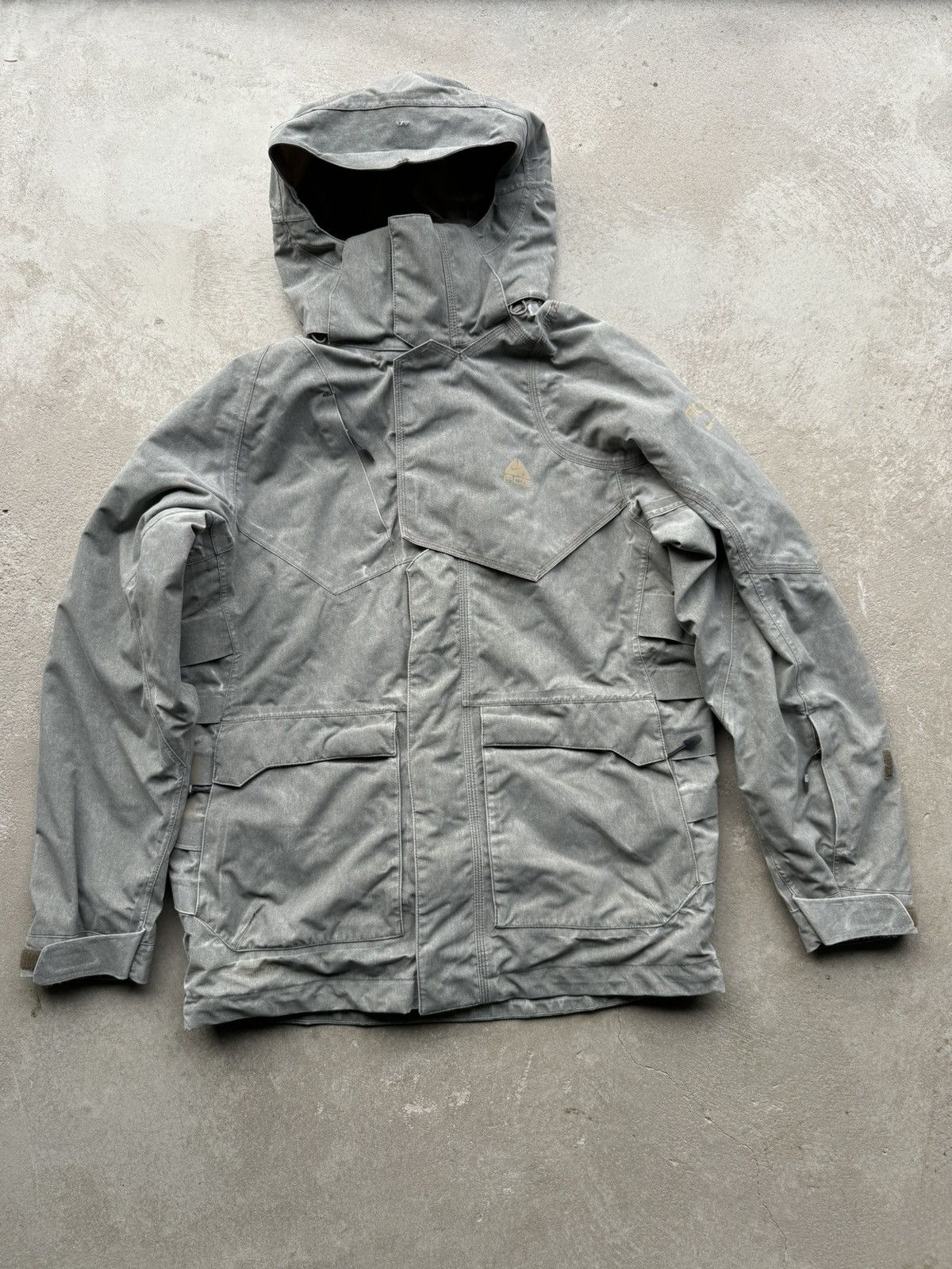 acg snowboard jacket