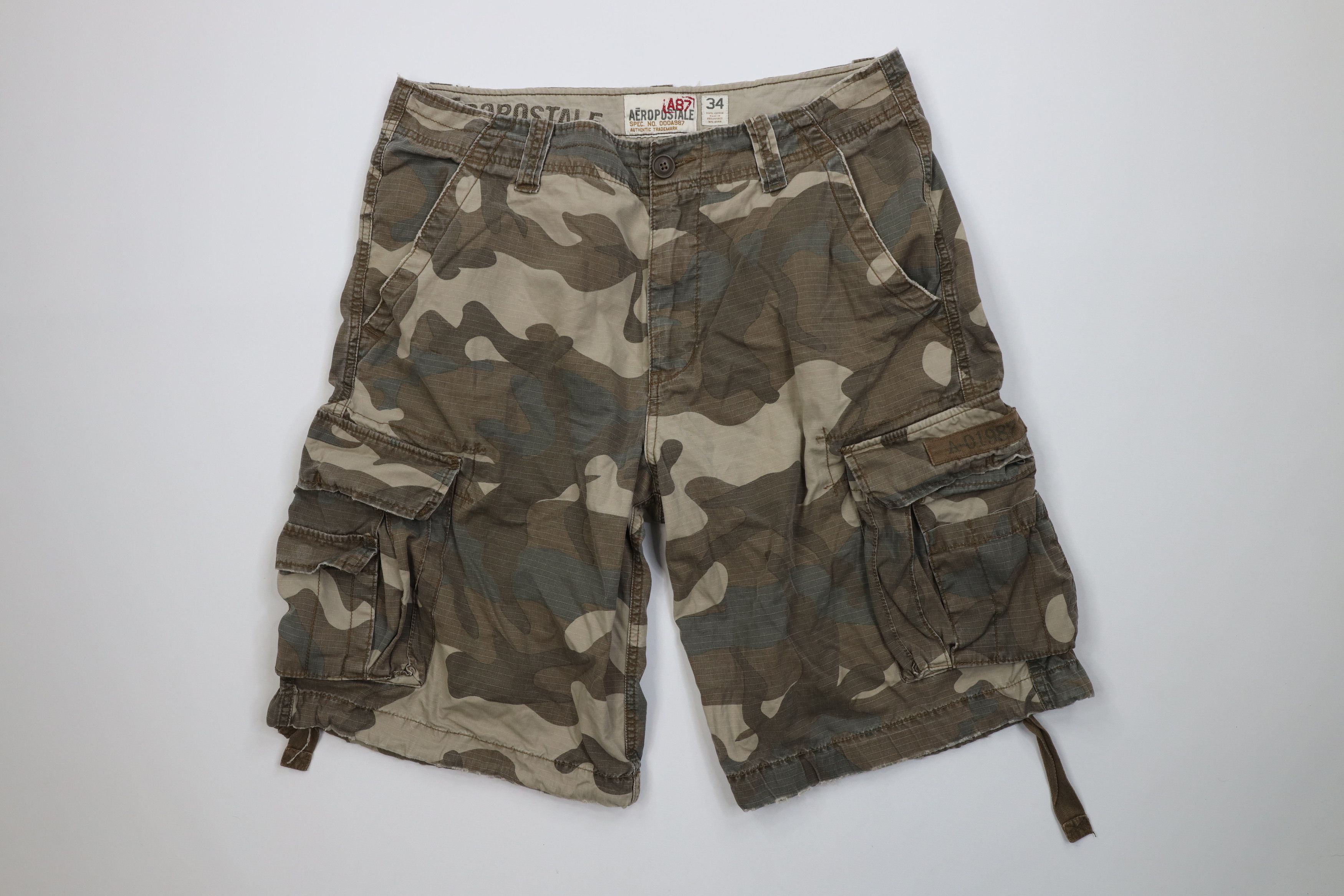 Aeropostale Vintage Y2K Aeropostale Ripstop Camouflage Cargo Shorts Size US 34 / EU 50 - 1 Thumbnail