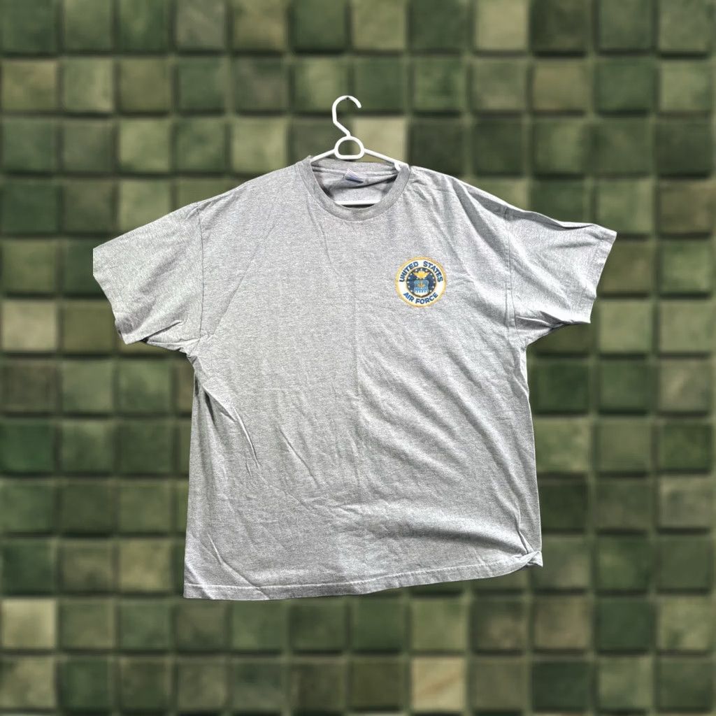 Vintage VINTAGE United States Air Force Tee Men L Gray 1990s Military Graphic Print Shirt Size US L / EU 52-54 / 3 - 1 Thumbnail