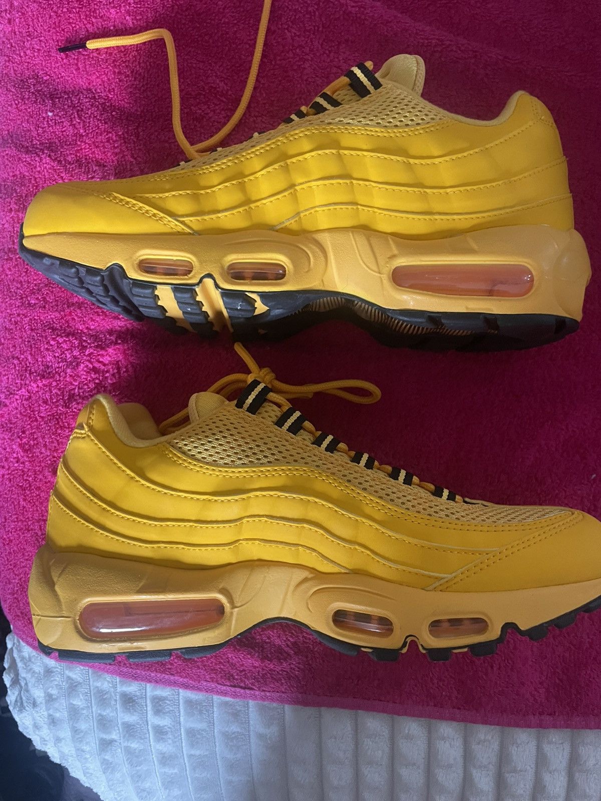 Nike Nike Air Max 95 NYC Taxi Size 7. DH0143-700 Size US 7 / IT 37 - 3 Thumbnail