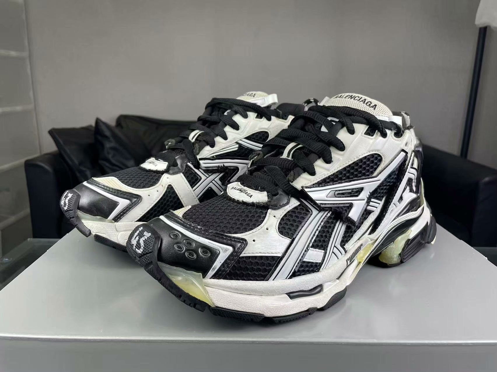 Balenciaga Balenciaga Running Black Lowtop Sneakers 43 Men Size US 10 / EU 43 - 1 Thumbnail
