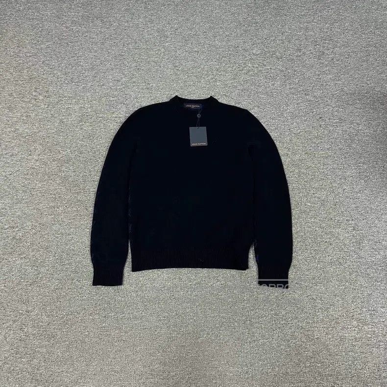 Louis Vuitton Louis Vuitton Cashmere sweater with full print on the back Size US XS / EU 42 / 0 - 1 Thumbnail