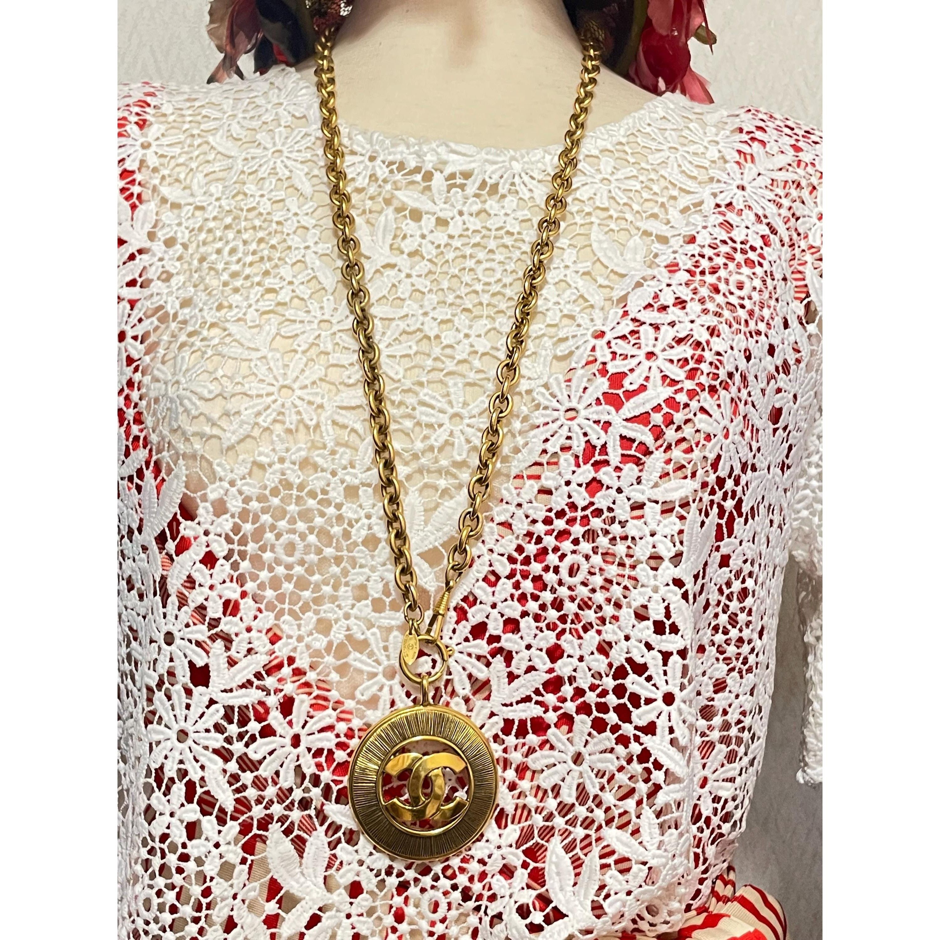 Chanel Vintage CHANEL long necklace with jumbo CC top. Size ONE SIZE - 6 Thumbnail