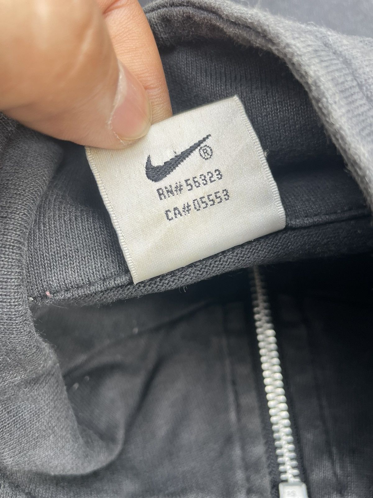 Nike Vintage Nike Center Swoosh Crewneck Size US L / EU 52-54 / 3 - 8 Thumbnail