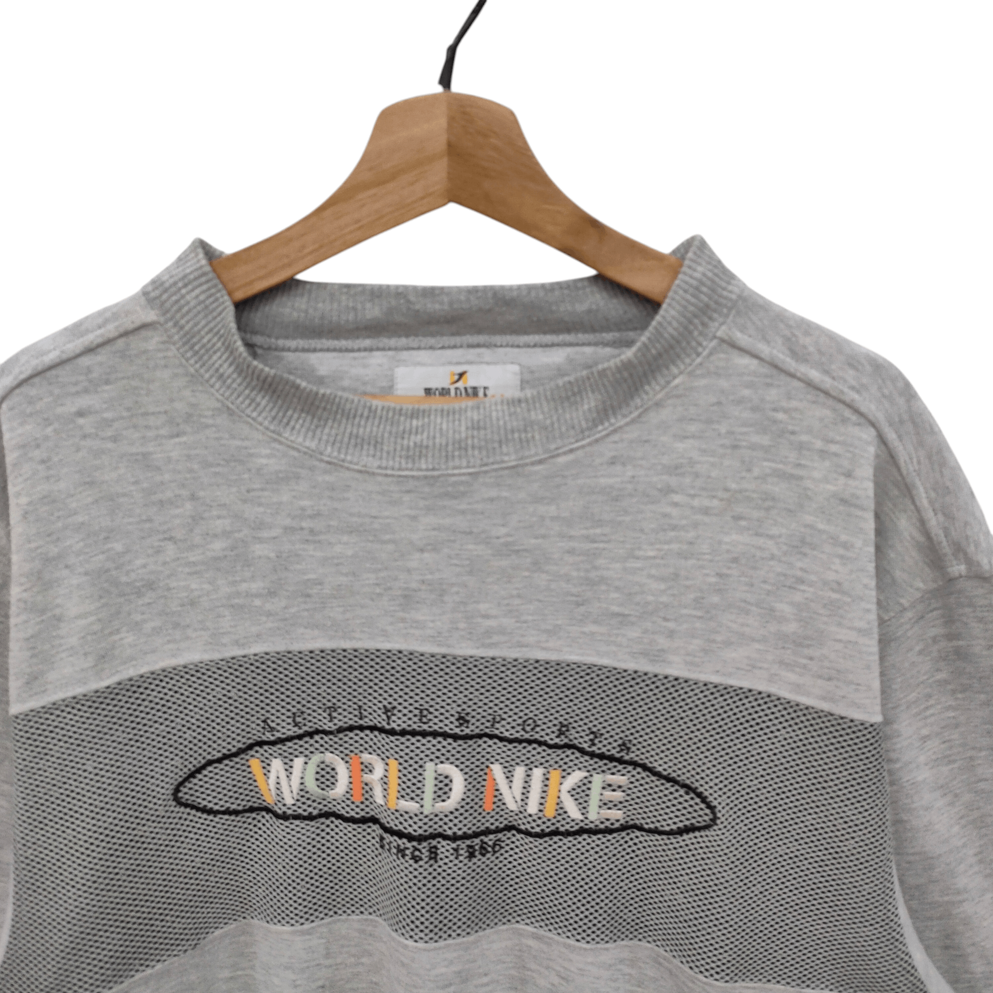 Vintage Vintage Nike World Mesh Panel Crewneck Athletic Streetwear Size US L / EU 52-54 / 3 - 4 Thumbnail