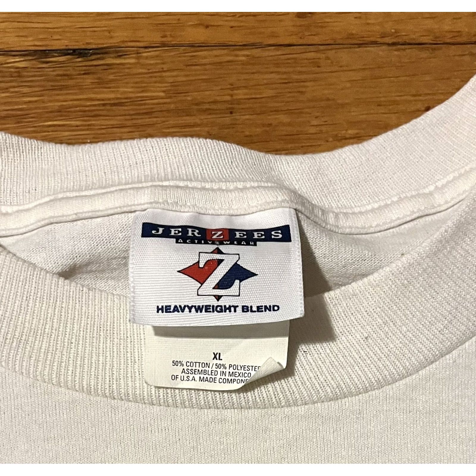 Jerzees VINTAGE Fish Long Island Shirt Mens Extra Large White Grey 90s Graphic Print Size US XL / EU 56 / 4 - 3 Thumbnail