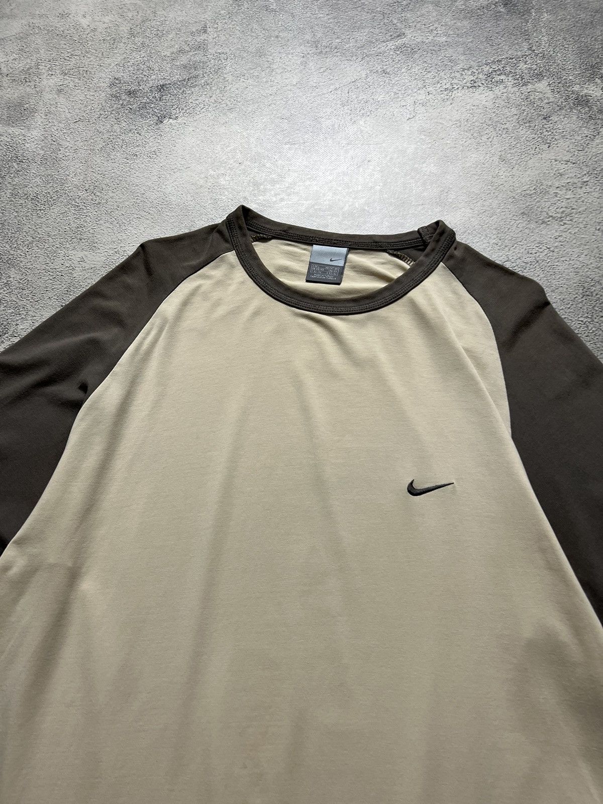Vintage Vintage Y2k Nike 💛 Faded Mini Swoosh T-Shirt 00’s Size US L / EU 52-54 / 3 - 4 Thumbnail