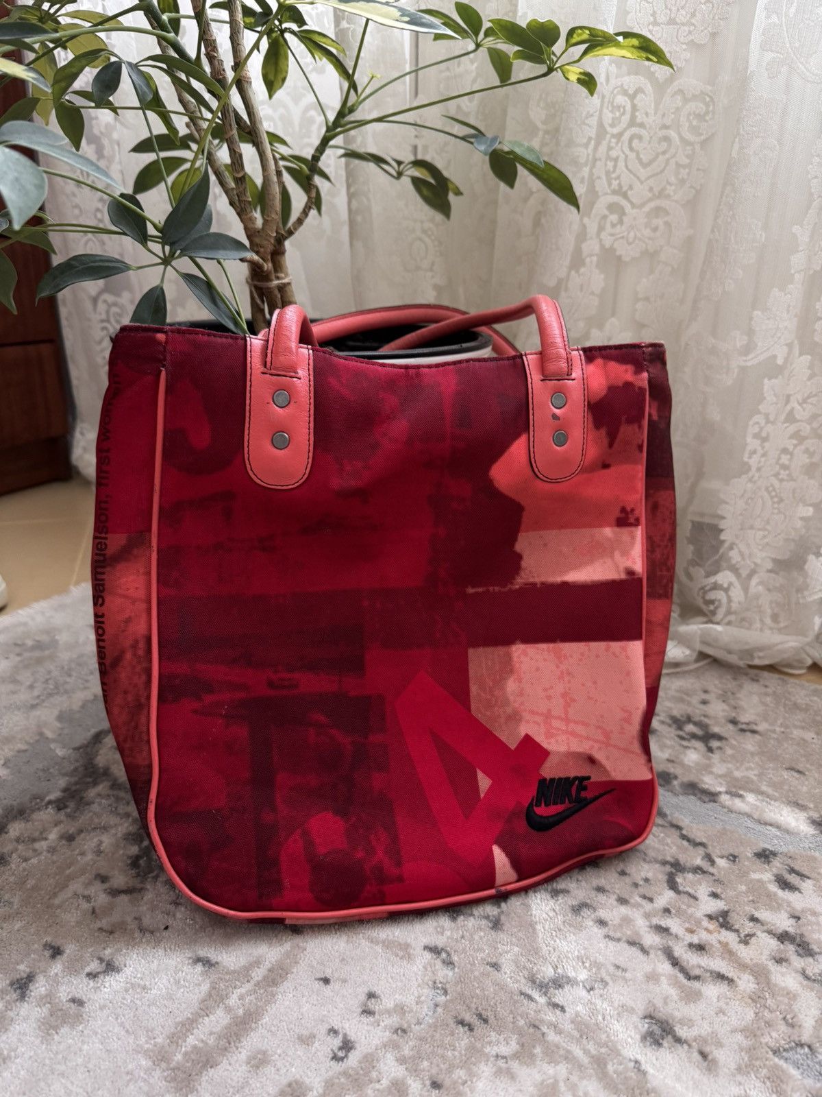 Nike Vintage Nike Bag Red Art Print Limited Canvas Shoulder Bag Size ONE SIZE - 4 Thumbnail