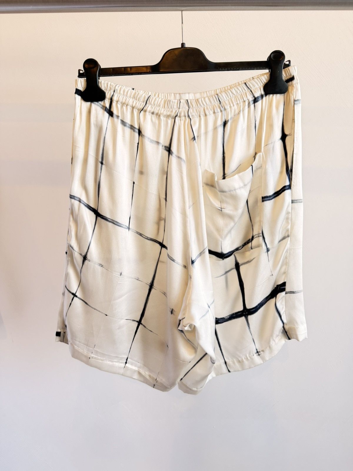 Other DELOS Printed Silk Shorts White Black Shibori Tie-Dye Size M Size US 31 - 4 Thumbnail