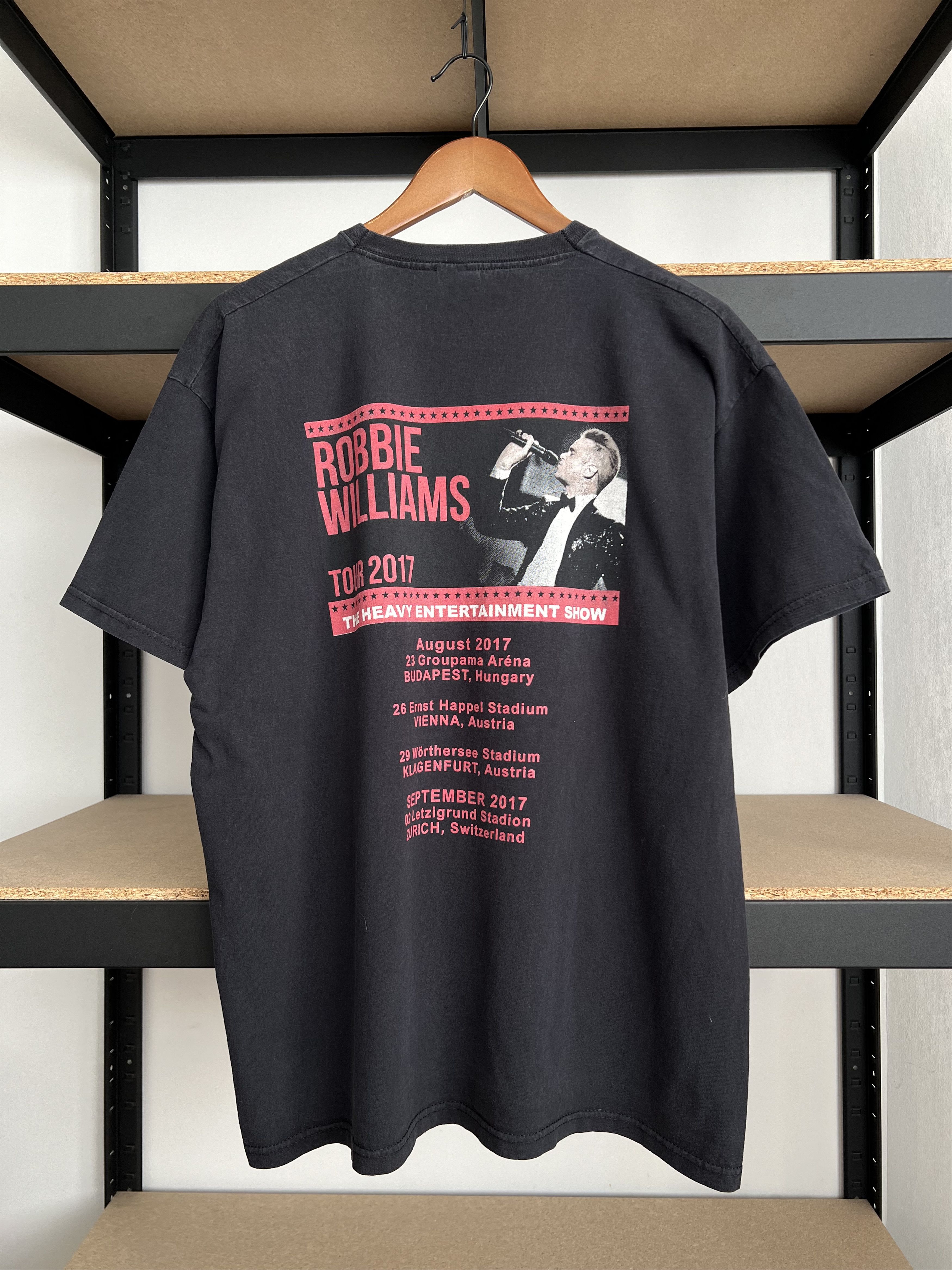 Band Tees Vintage 2017 Robbie Williams Tour Black T-shirt Size US XL / EU 56 / 4 - 4 Thumbnail