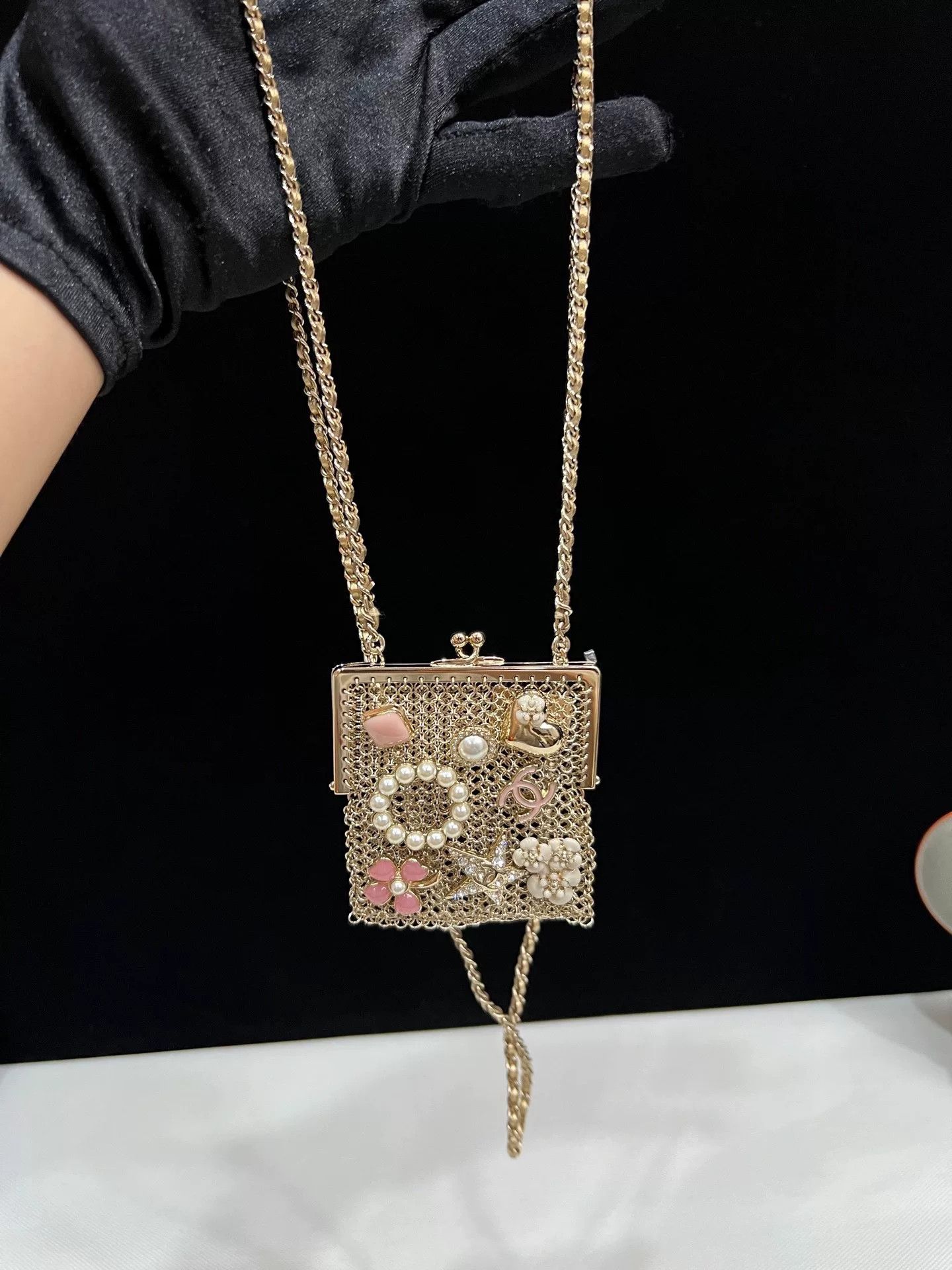Chanel Pre-loved Bag Very good condition Size ONE SIZE - 1 Preview