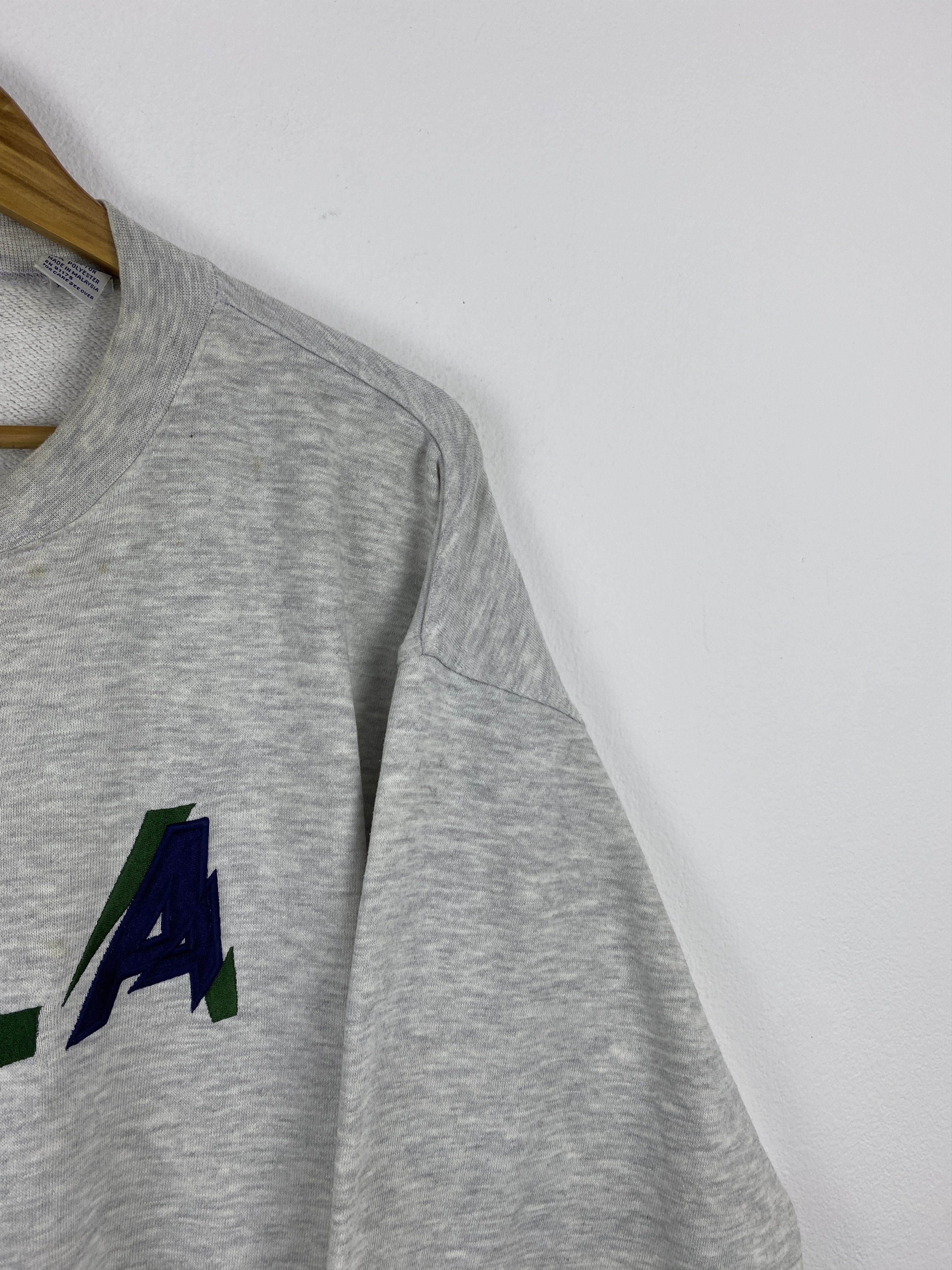 Fila Vintage 90s Fila Spell Out Central Logo Sweatshirt SH0546 Size US S / EU 44-46 / 1 - 7 Thumbnail