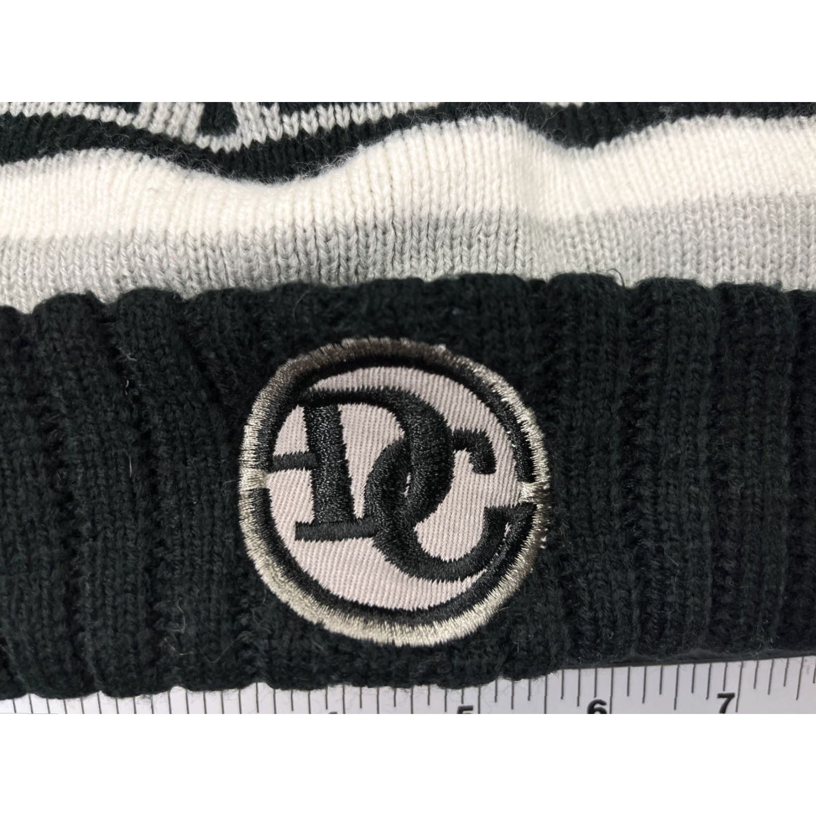 Vintage Washington DC Beanie Toque Adults One Size Gray Black Pom Knit 100% Acrylic Knit Hat Mens Womens Unbranded Size ONE SIZE - 2 Thumbnail