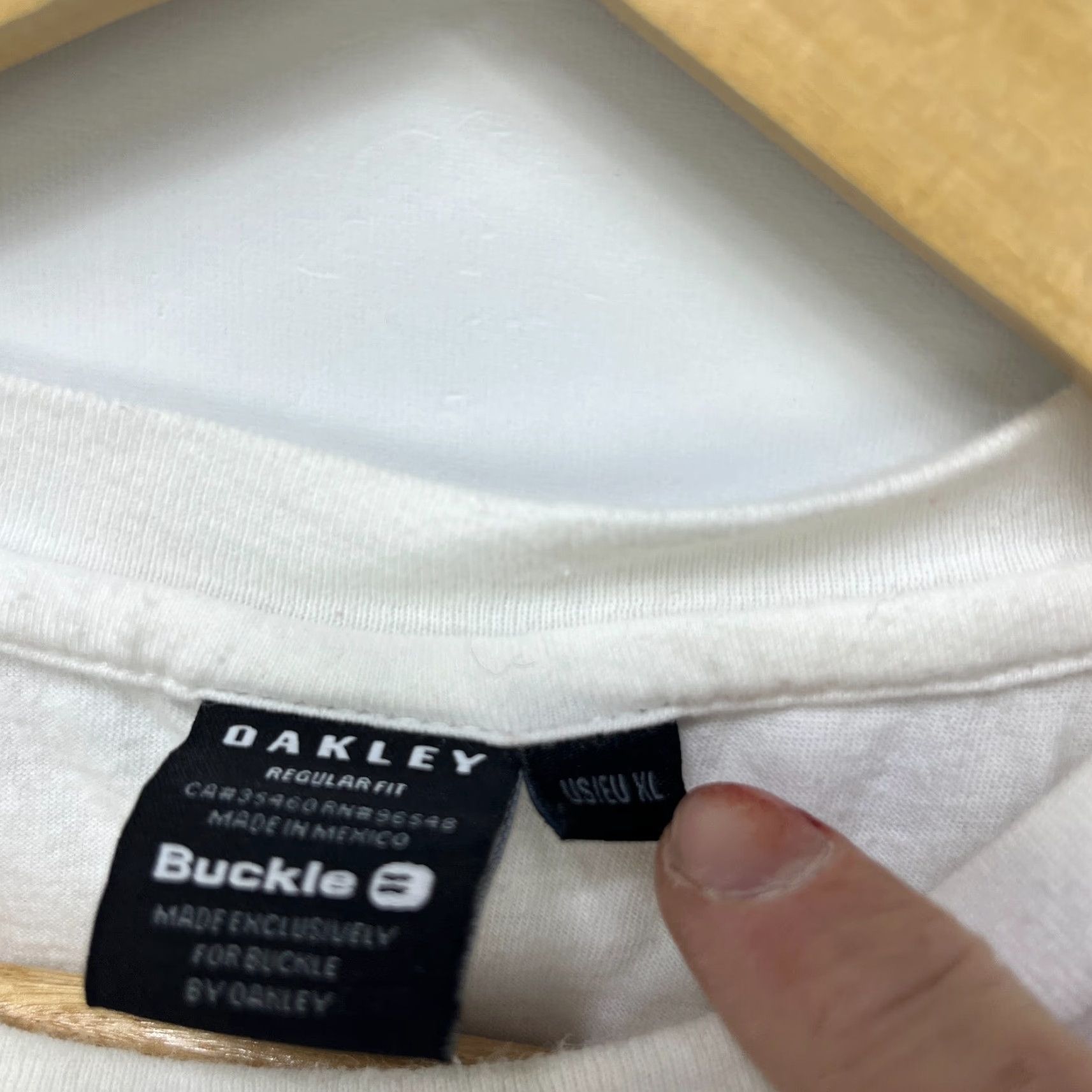 Oakley VINTAGE Oakley T-Shirt XL Mens White Short Sleeve Buckle Made for Buckle Oakley T-Shirt XL Mens White Size US XL / EU 56 / 4 - 3 Thumbnail
