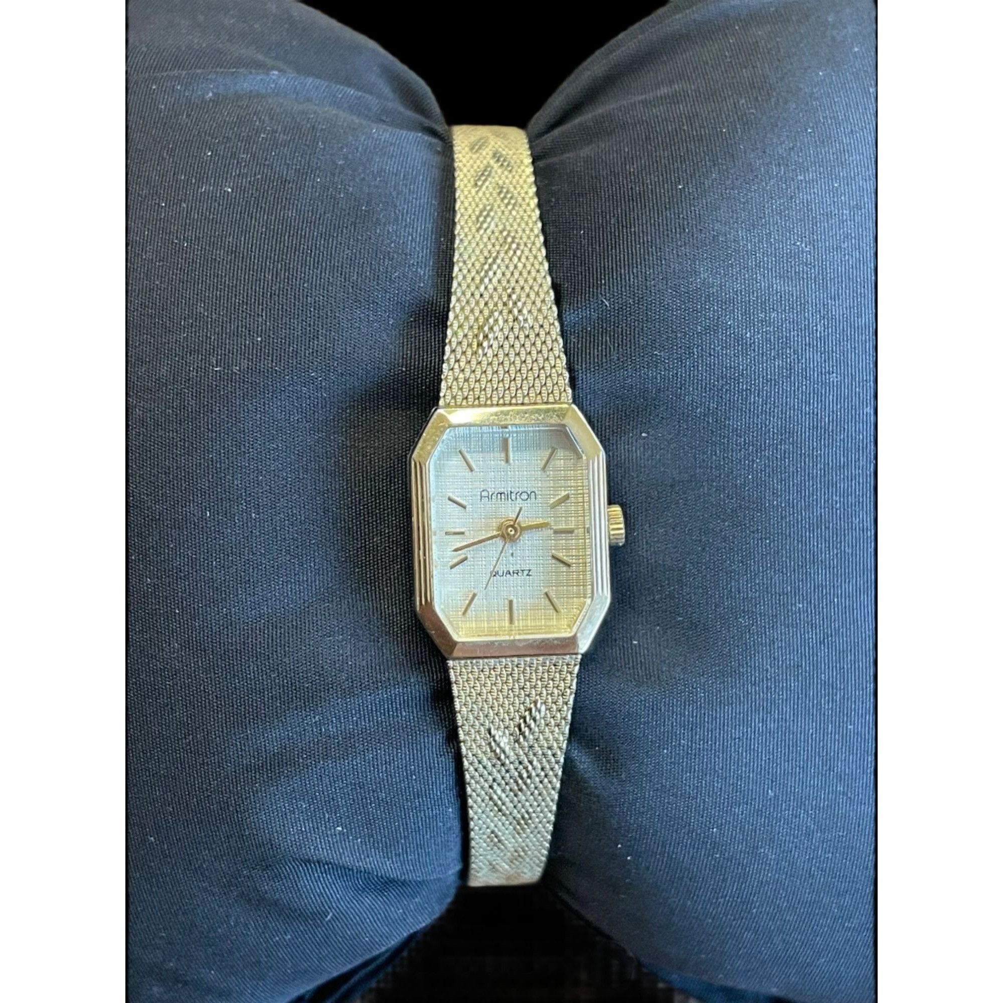 Vintage Armitron E. Gluck Corp 25/4136 Gold Tone Quartz Movement Lad Size ONE SIZE - 2 Thumbnail