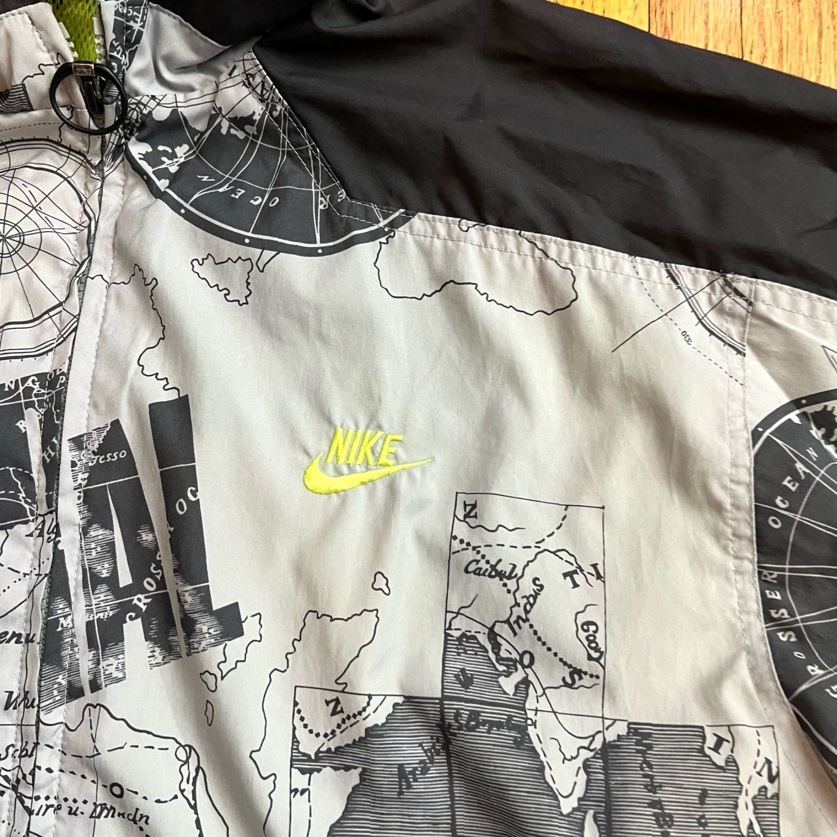 Nike VINTAGE Nike International All Over Print Windbreaker Jacket Mens Medium Gray Windbreaker 90s Modern Vintage Adidas Size US M / EU 48-50 / 2 - 2 Thumbnail