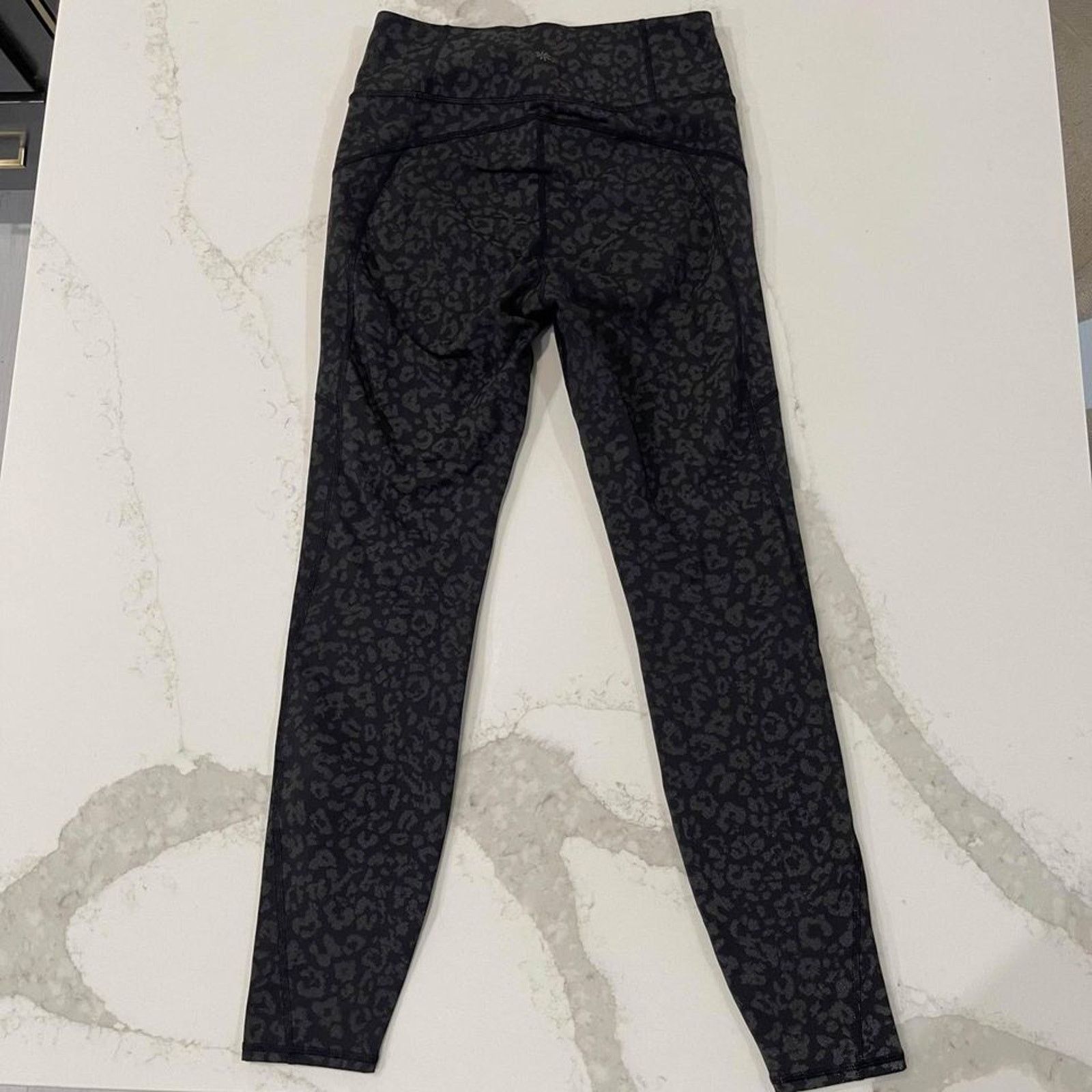 Athleta Athleta Rainier Reflective Leopard Tight Legging Women Small Size 27" / US 4 / IT 40 - 4 Thumbnail