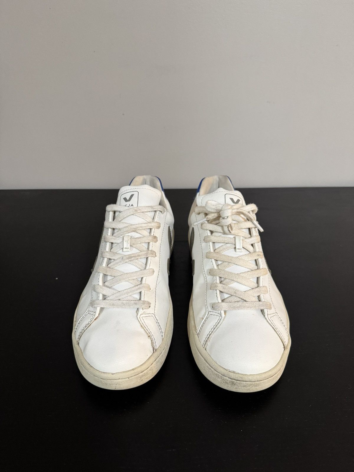 Veja Veja low top leather sneakers Size US 11 / EU 44 - 2 Thumbnail