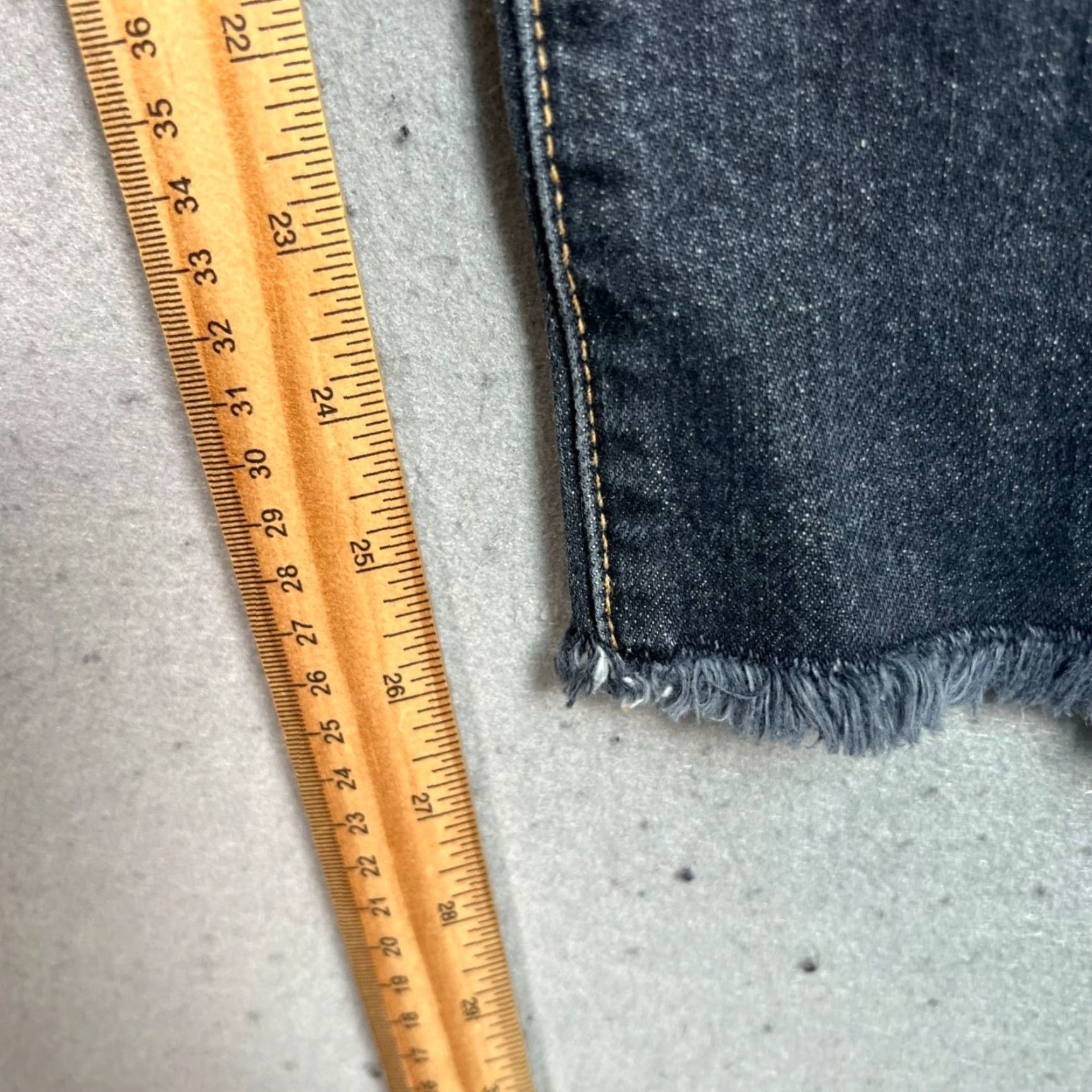 Alice + Olivia VINTAGE AO.LA Alice + Olivia 24 Womens Size 24 Two Tone Skinny Jeans Grey Black Denim Size 42" / US 20 - 7 Thumbnail