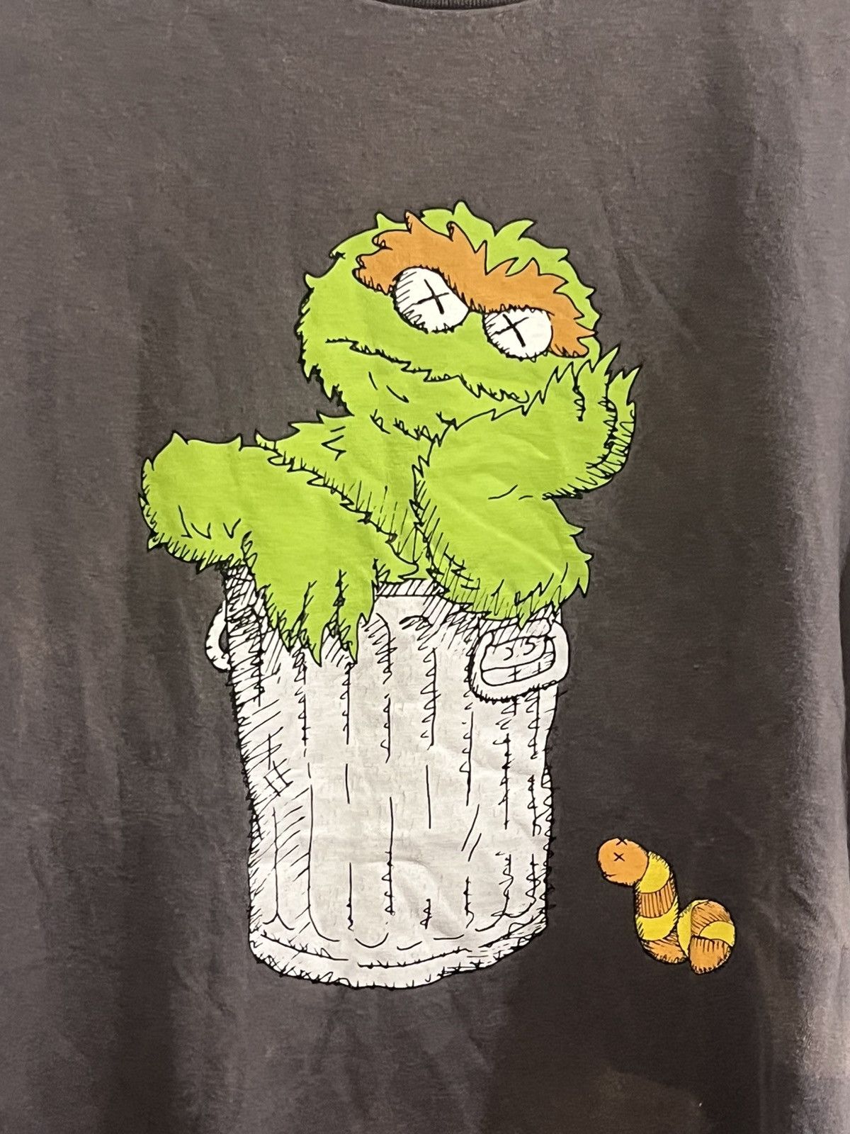Kaws × Uniqlo Kaws x Uniqlo x Sesame Street Oscar the Grouch T-Shirt Size US S / EU 44-46 / 1 - 2 Thumbnail