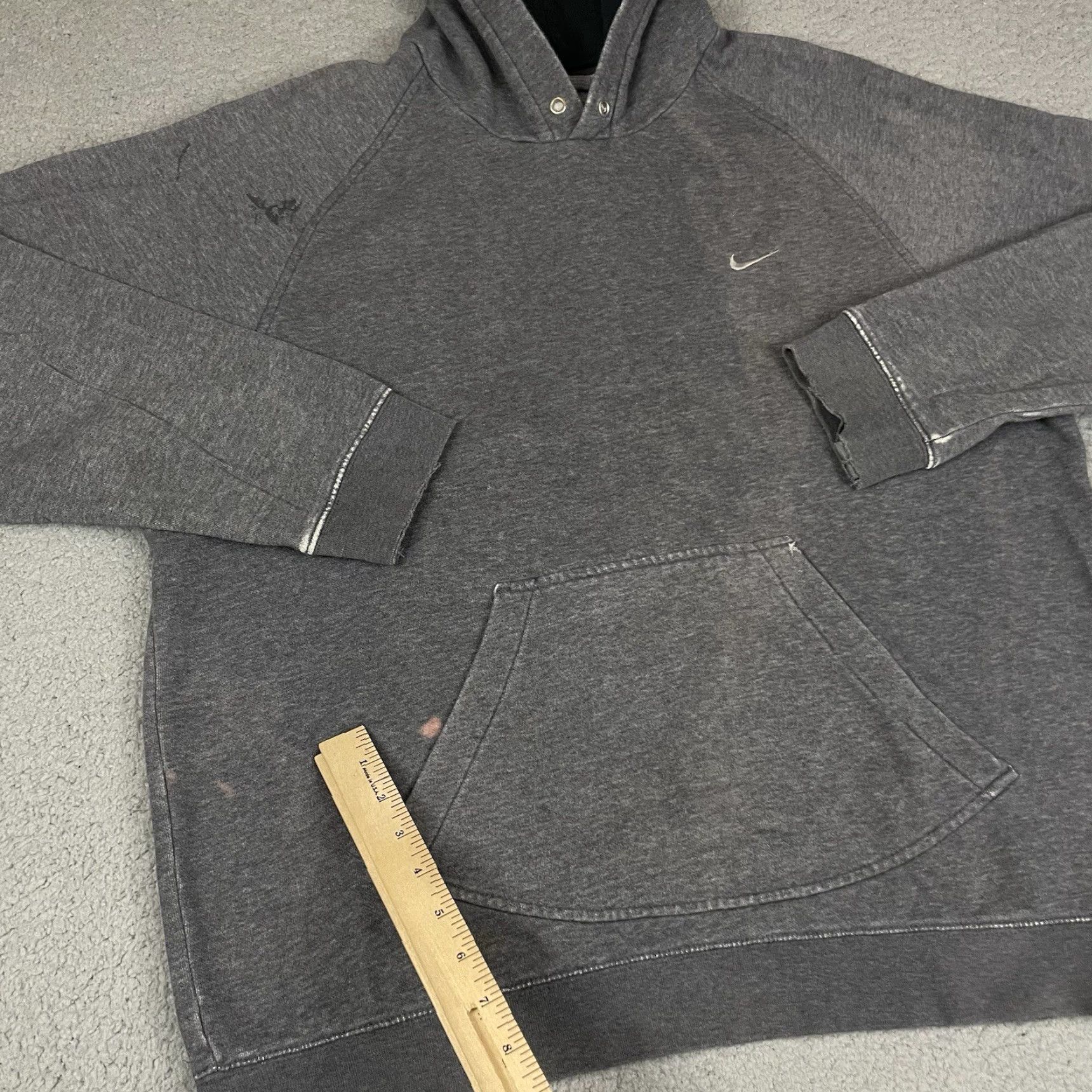 Nike VINTAGE Nike Hoodie Mens L Gray Pullover Sweatshirt Swoosh Distressed 90s Graphic Print Hooded Pockets Crew Neck Size US L / EU 52-54 / 3 - 6 Thumbnail