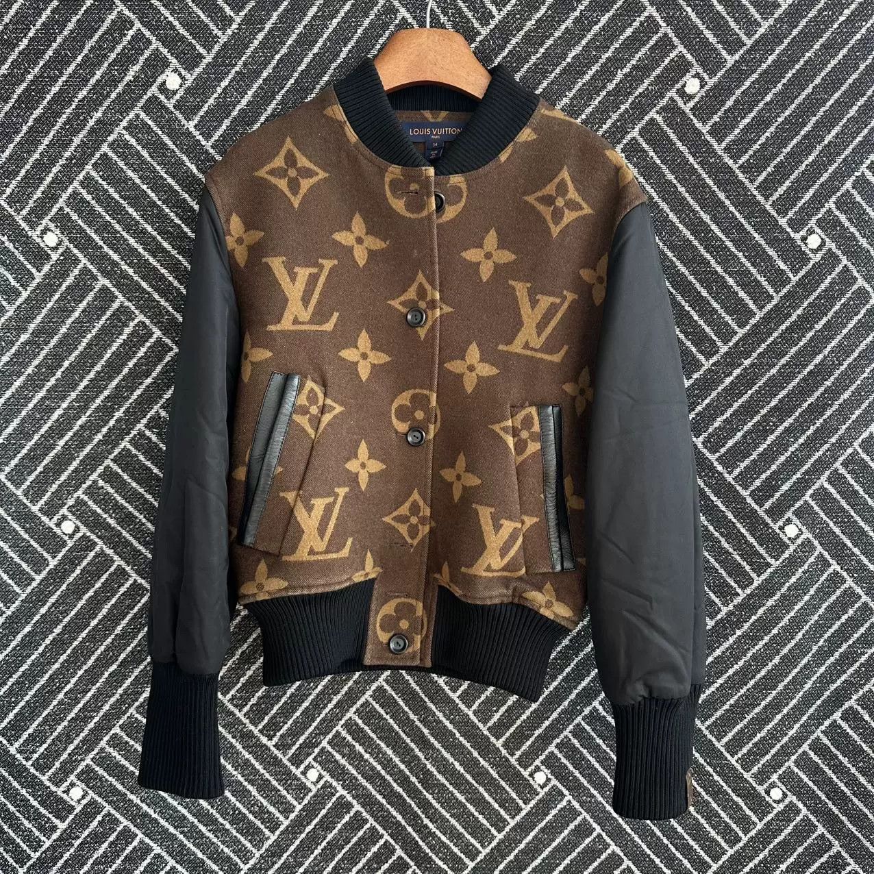 Louis Vuitton Louis Vuitton Big Logo Colorblock Wool Leather Bomber Jacket Size XXS / US 00 / IT 34 - 1 Thumbnail