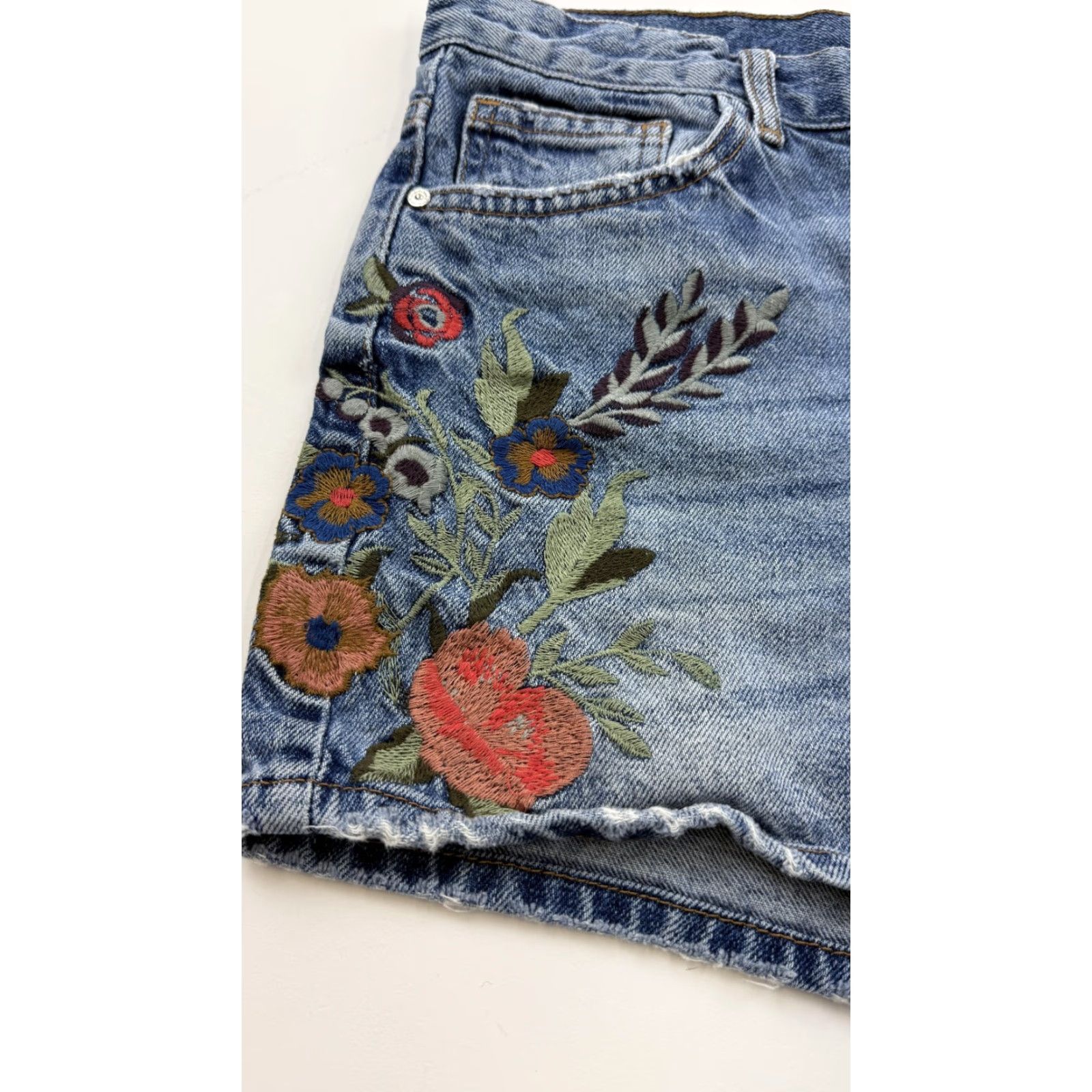 Vintage VINTAGE MNG Denim Shorts Womens 4 Floral Embroidered High Rise Distressed Boho Festival Shirt? Size 27" / US 4 / IT 40 - 2 Thumbnail
