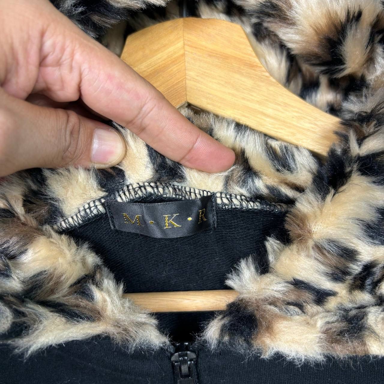 If Six Was Nine Y2K Avant Garde Faux Fur Leopard Print Cross Black Hoodie Size US M / EU 48-50 / 2 - 6 Thumbnail