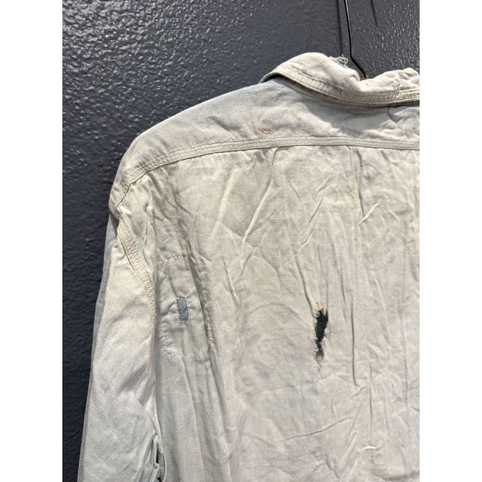 Vintage VINTAGE Homesteader Shirt Mens Large 1940s Chambray Cotton Sanforized Distressed Button Up Size US L / EU 52-54 / 3 - 7 Thumbnail