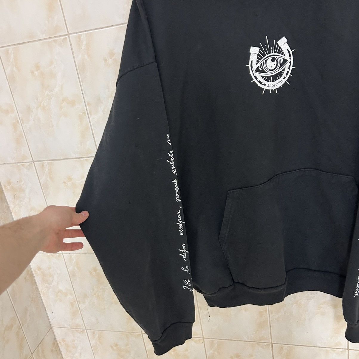 Vintage BAD BUNNY Most Wanted Tour 2024 Hoodie Size US XXL / EU 58 / 5 - 2 Thumbnail