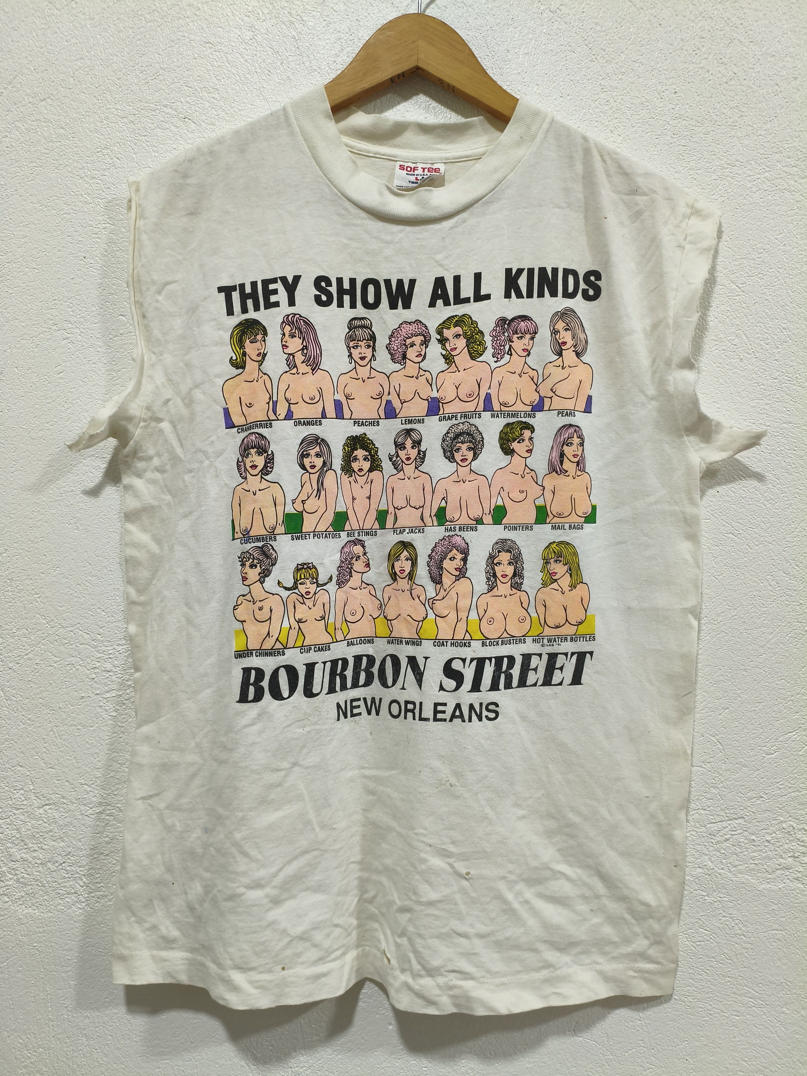 Vintage They Show All Kinds Boobs Size US L / EU 52-54 / 3 - 1 Thumbnail