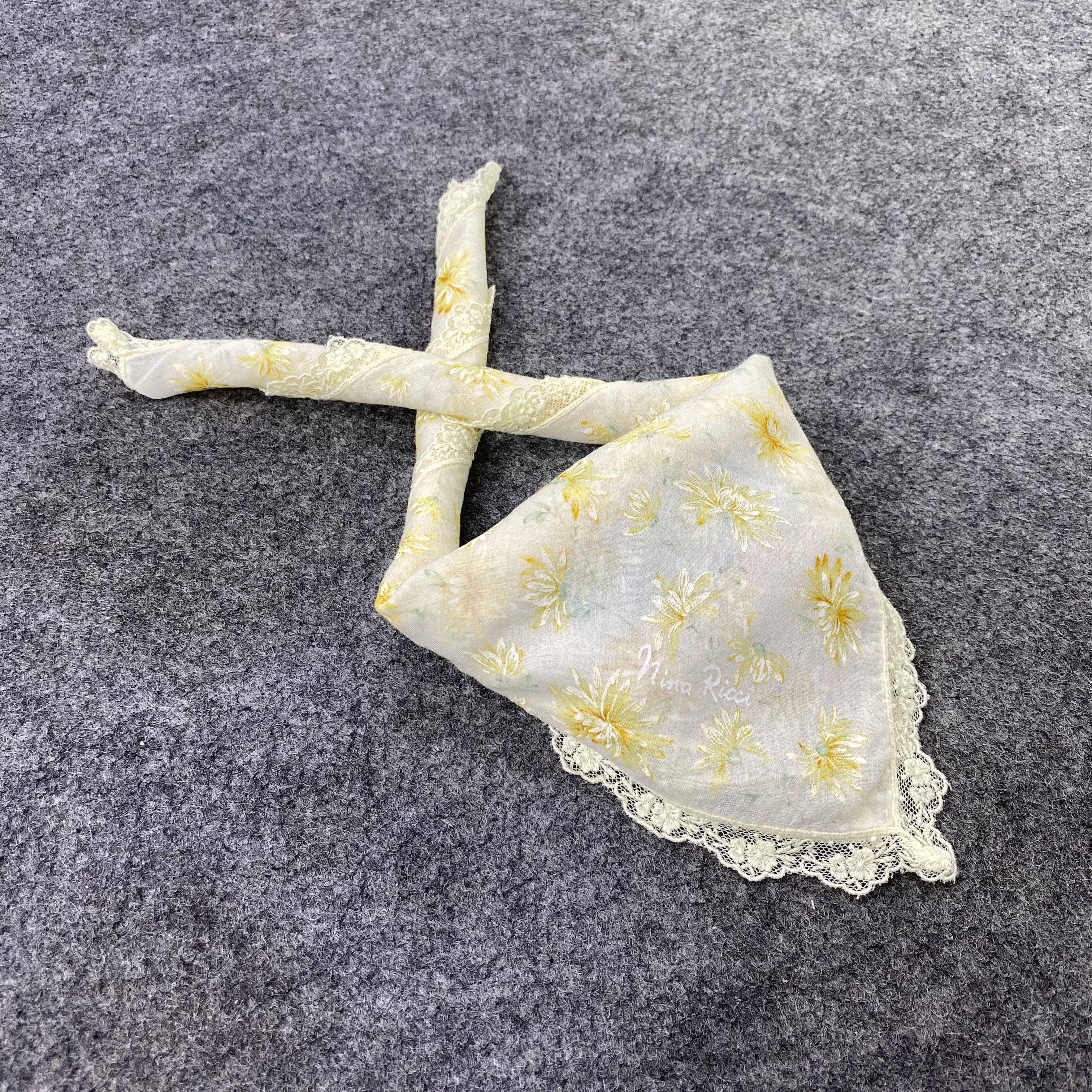 Nina Ricci Nina Ricci Handkerchief /Bandana/Neckerchief-B1547 Size ONE SIZE - 1 Thumbnail