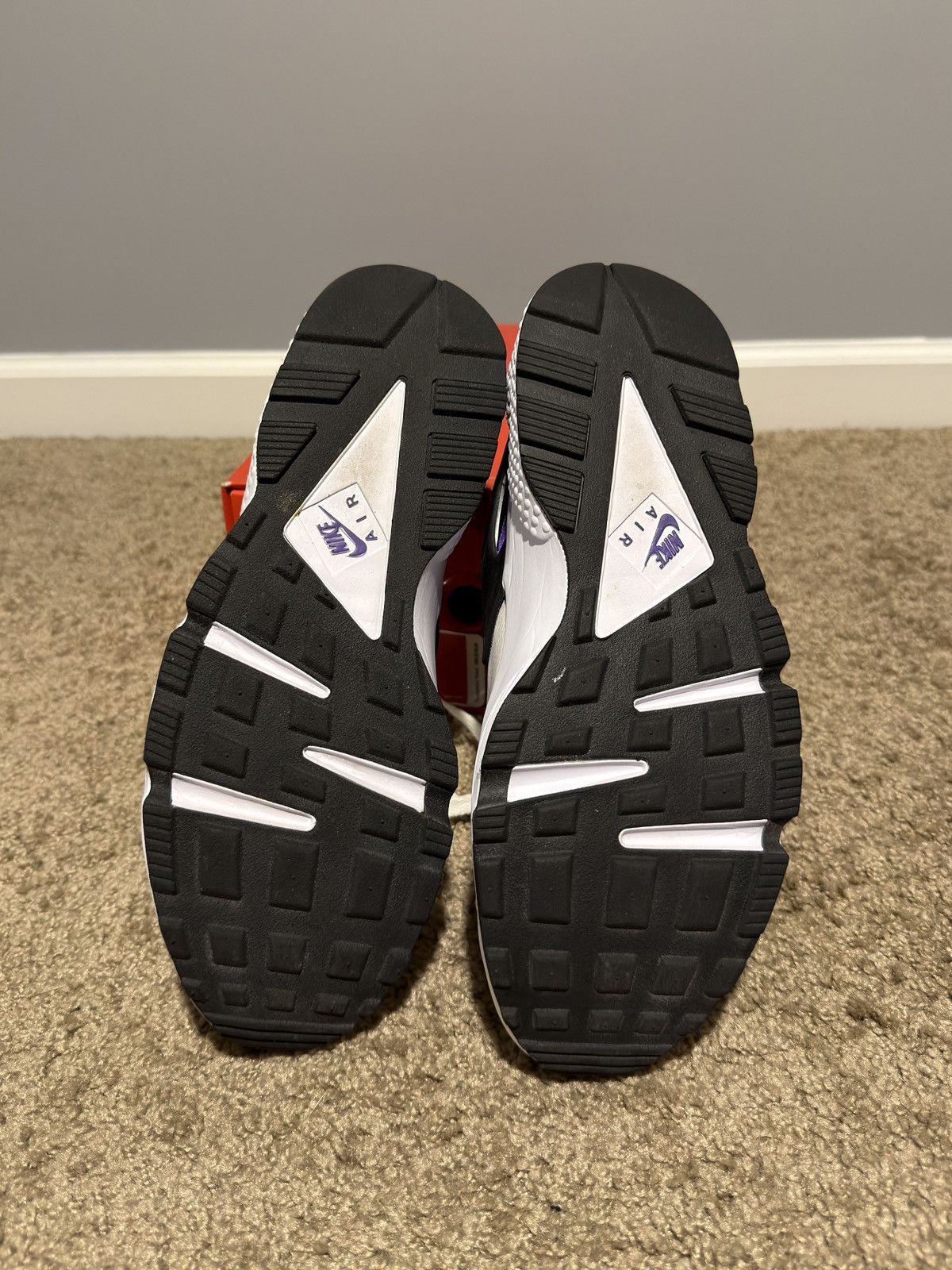 Nike 2018 Nike Air Huarache Run '91 "Purple Punch" Size US 11 / EU 44 - 5 Thumbnail