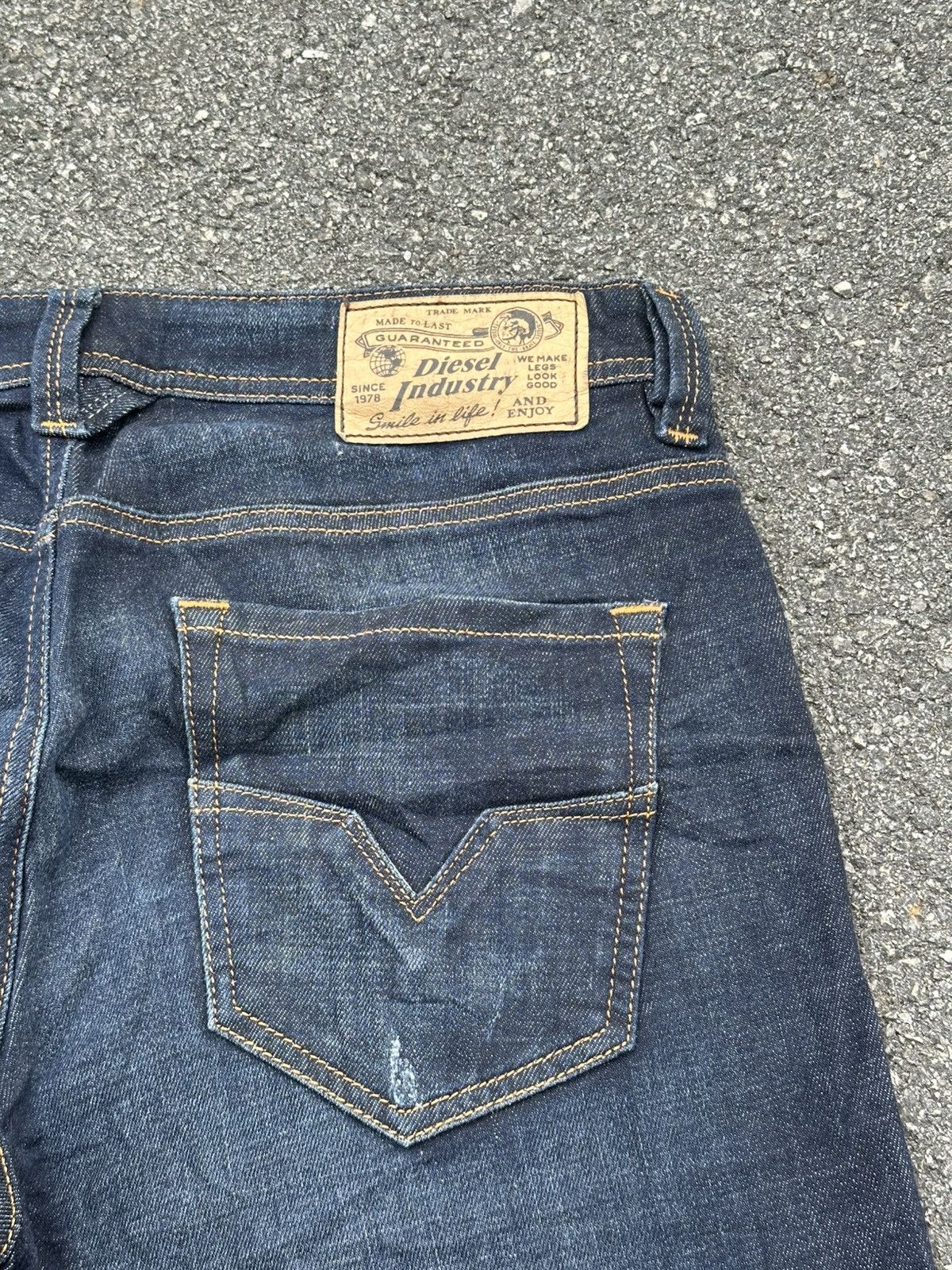 Diesel DIESEL 'Only The Brave' - MENS VINTAGE BLUE DENIM JEANS. Size US 30 / EU 46 - 20 Thumbnail
