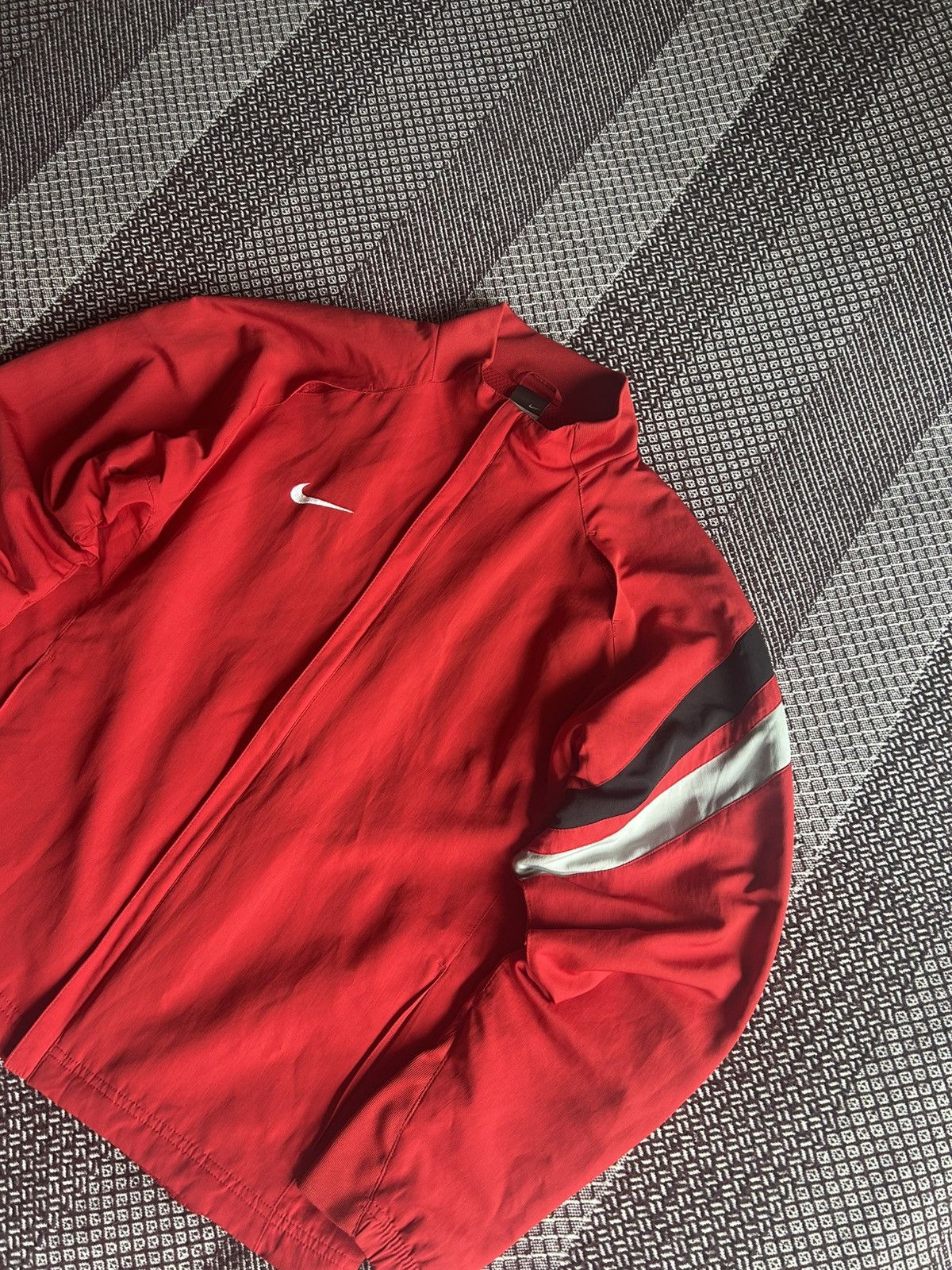 Vintage Vintage Nike Track Jacket Sports Style Red Streetwear SZ L Size US L / EU 52-54 / 3 - 4 Thumbnail