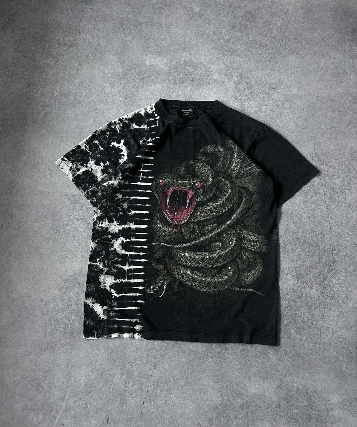 Vintage Vintage Survivors Snake full print big logo y2k shirt mens Size US M / EU 48-50 / 2 - 1 Thumbnail