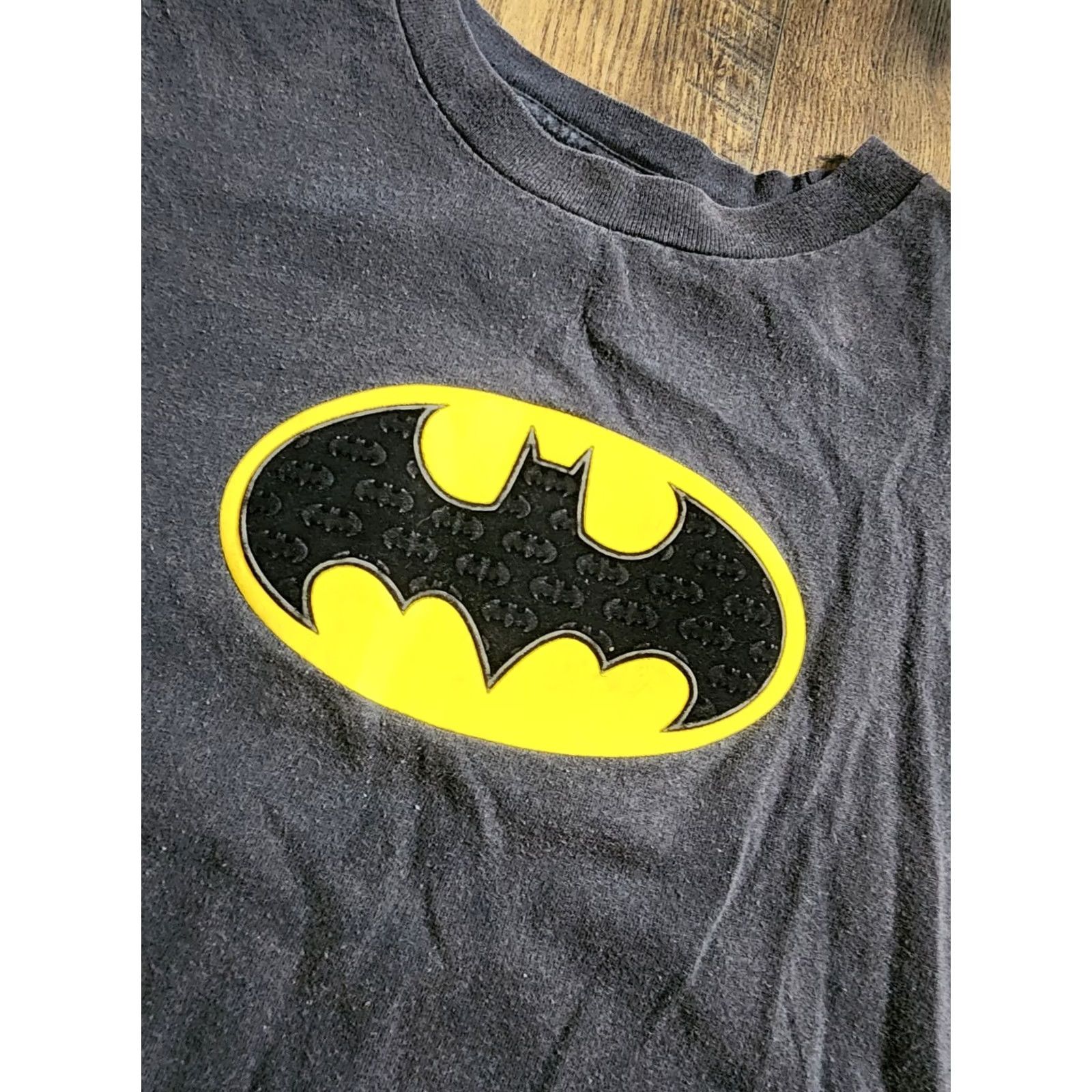 Vintage VINTAGE Batman Logo T Shirt 2002 3XL Mens Batman Logo Velvet Textured Cotton Black 90s Warner Bros. Classic Logo Men T-Shirt Shirt Mens 3XL) Size US XXL / EU 58 / 5 - 2 Thumbnail