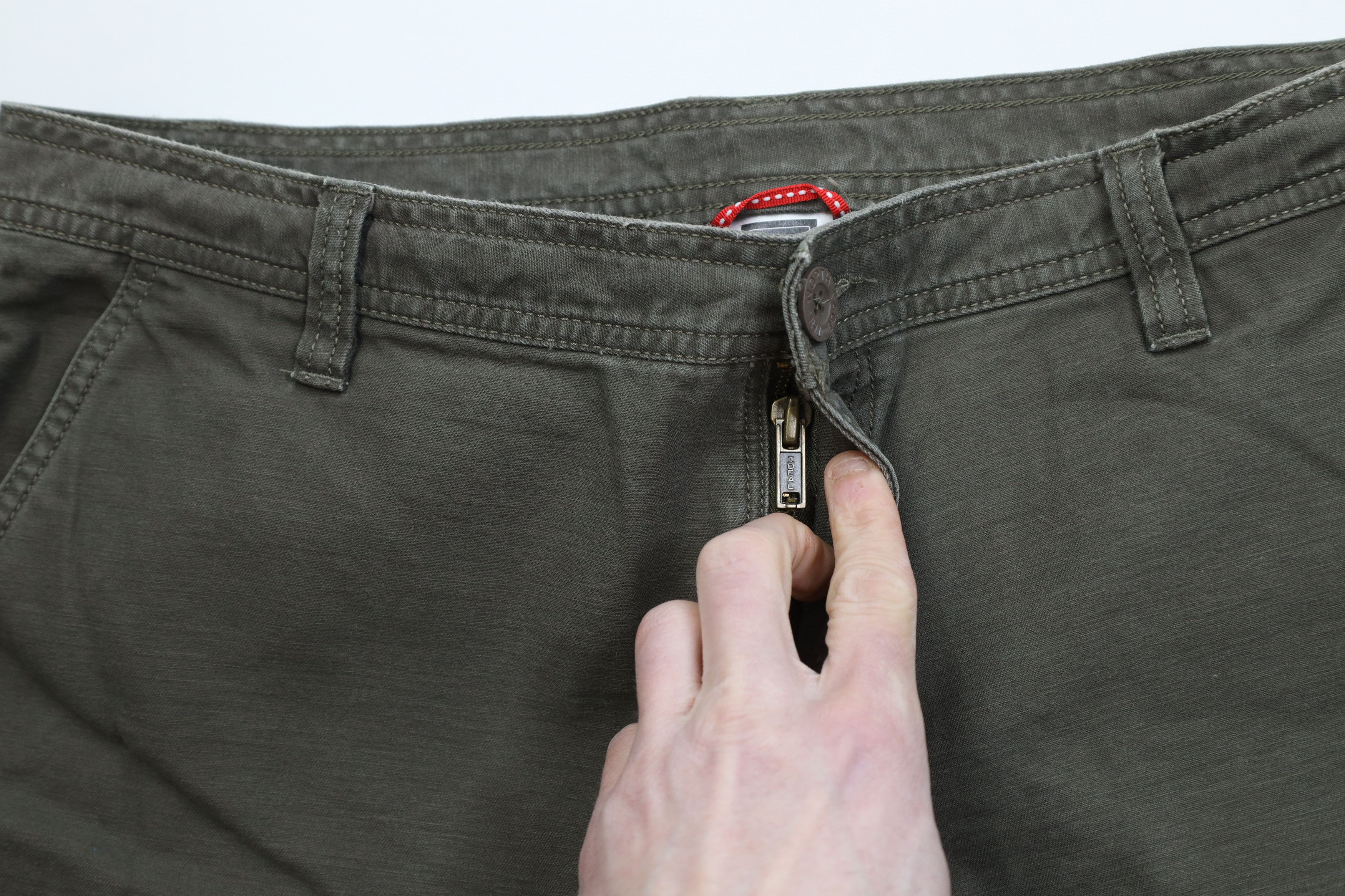 The North Face Vintage The North Face Heavyweight Cargo Shorts Green Cotton Size US 36 / EU 52 - 5 Thumbnail