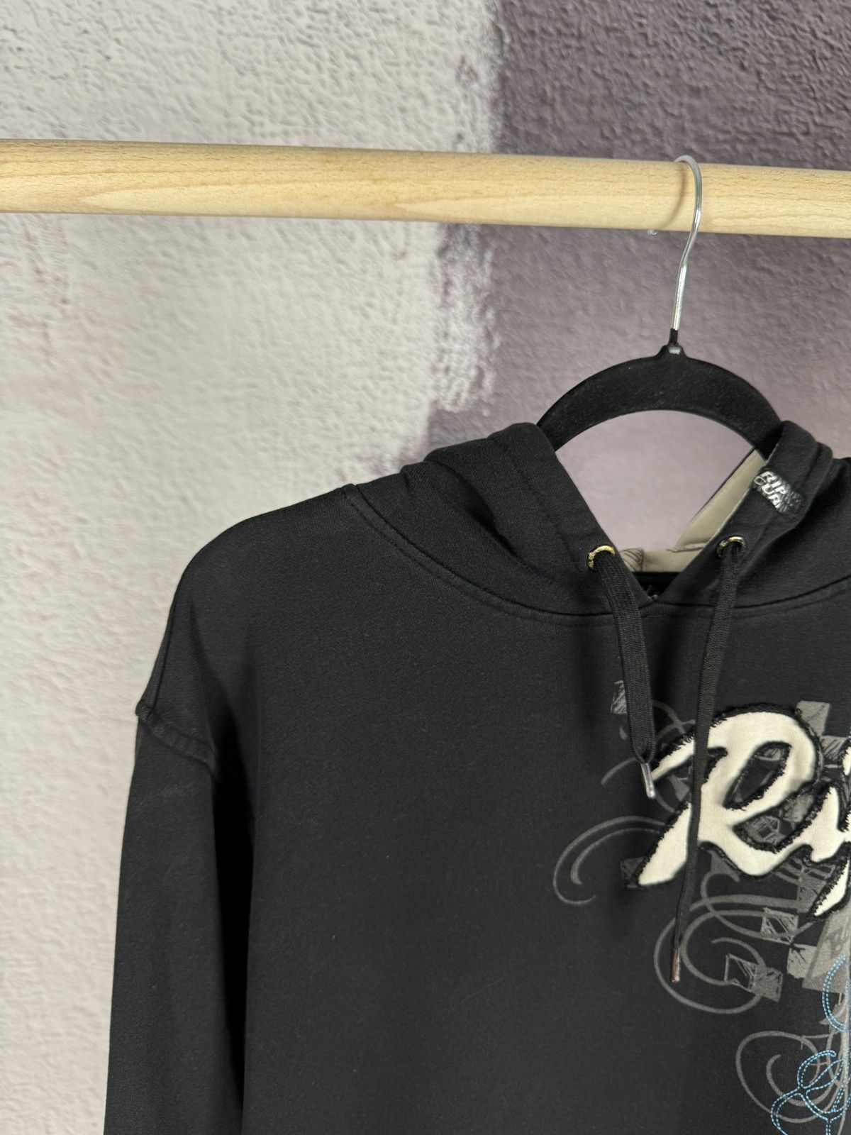 Rip Curl Rip Curl vintage big logo trashed distressed big logo hoodie Size US L / EU 52-54 / 3 - 4 Thumbnail
